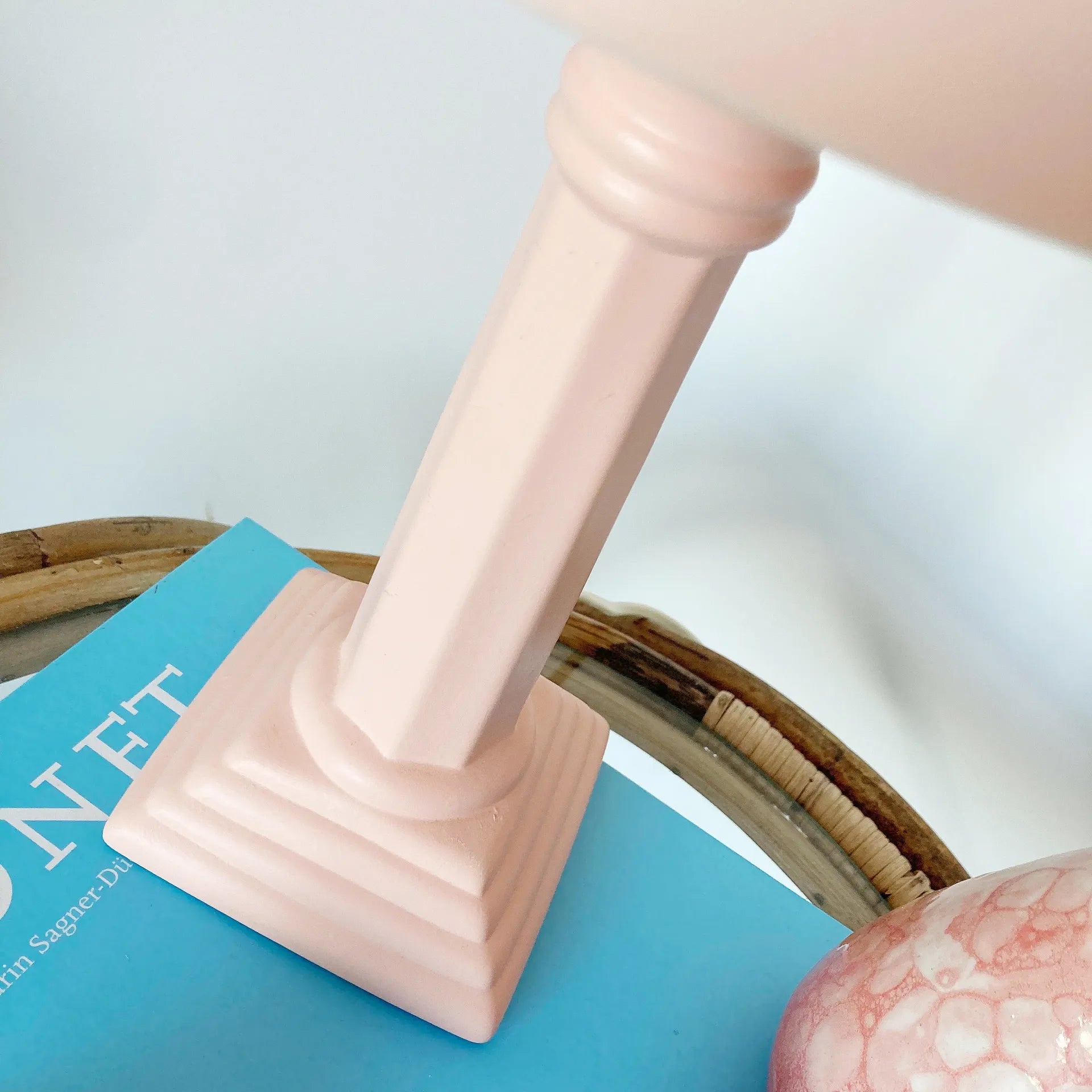 Lampe colonne rose - Club Barbara