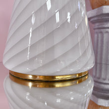 Charger l&#39;image dans la galerie, Lampe conique en verre de Murano, Italie, années 70
