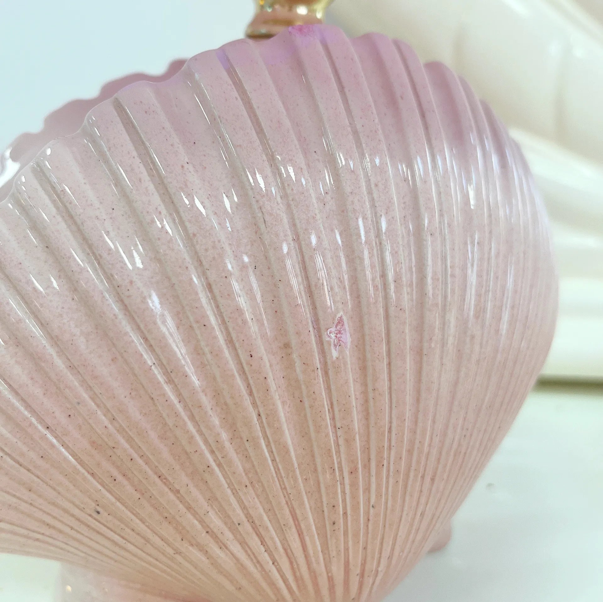 Lampe coquillage 80s rose saumon - Club Barbara