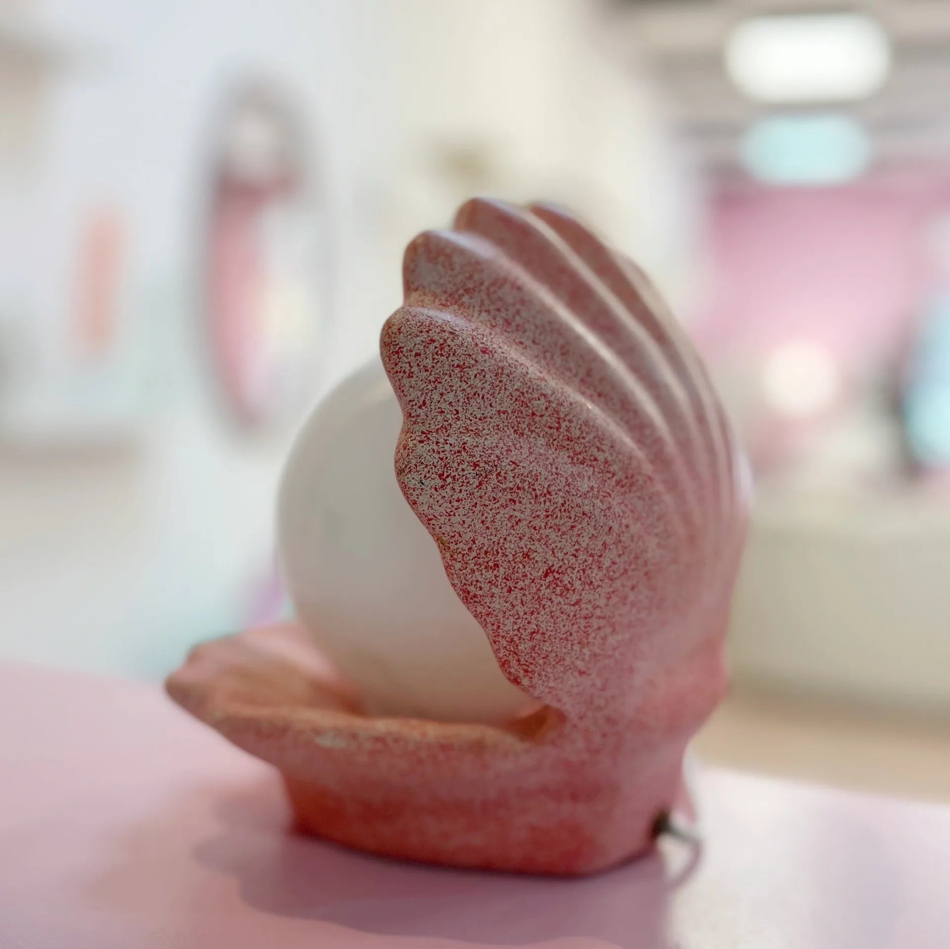 Lampe coquillage rose 80s granitée - Club Barbara
