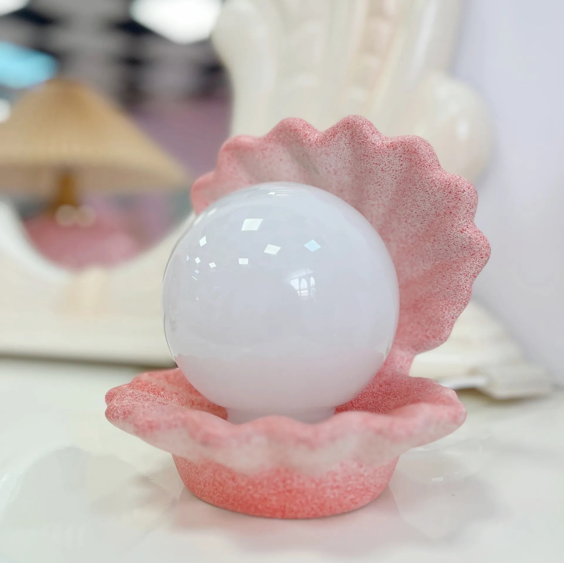 Lampe coquillage rose 80s granitée - Club Barbara