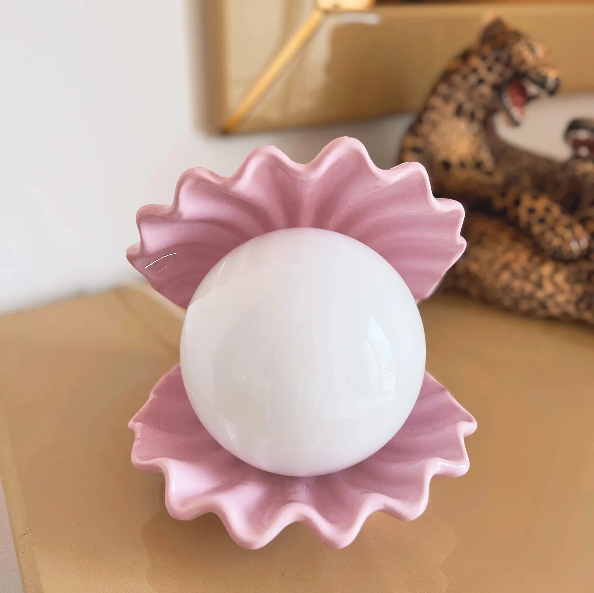 Lampe coquillage rose en céramique vintage, années 70 - Club Barbara