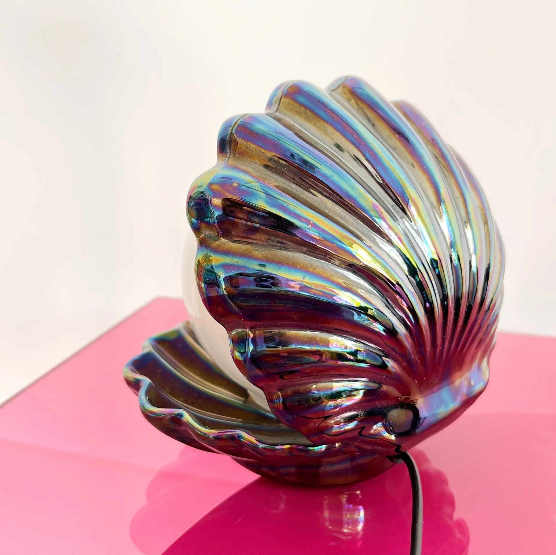 Lampe coquillage vintage iridescente - Club Barbara