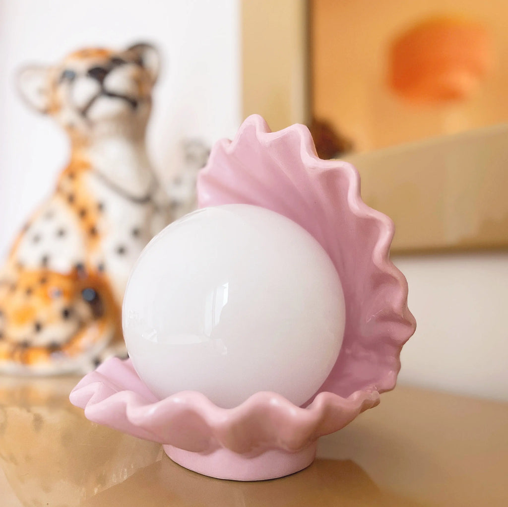 Lampe coquillage rose avec globe opalin vintage Club Barbara
