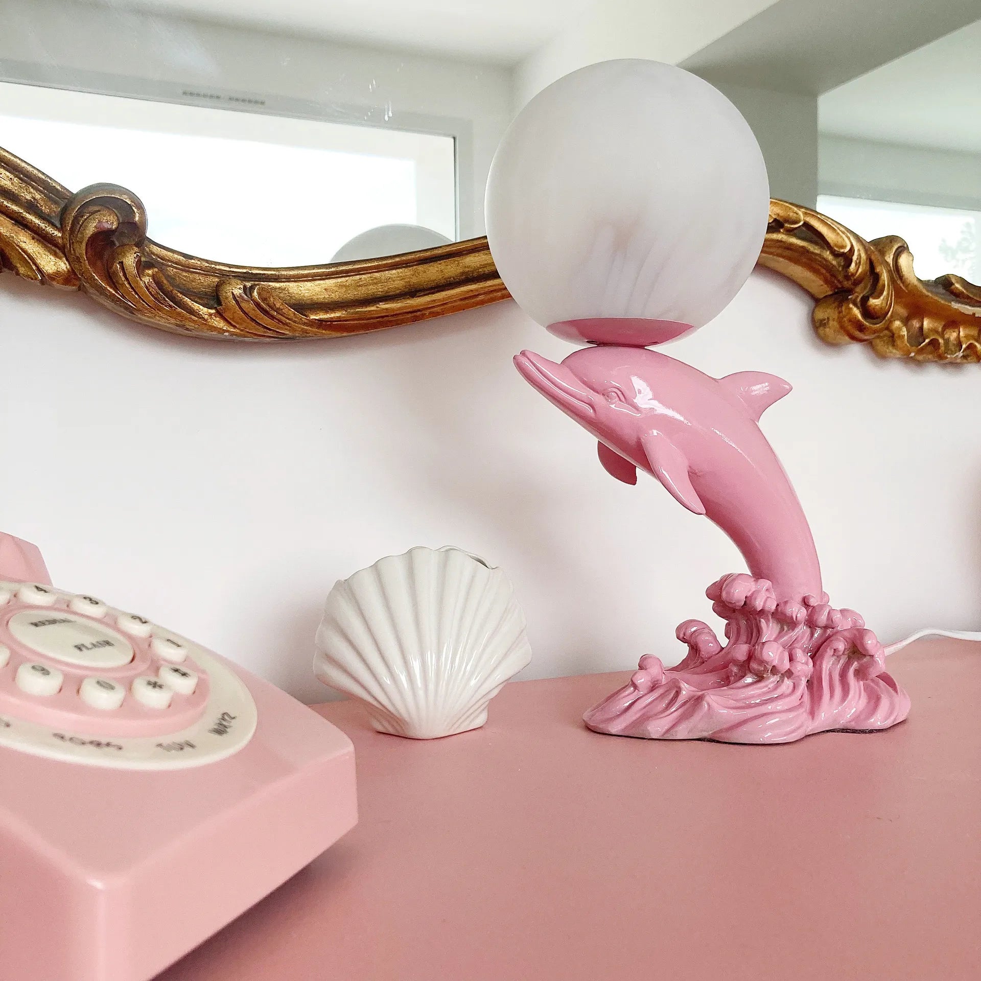 Lampe dauphin rose - Club Barbara