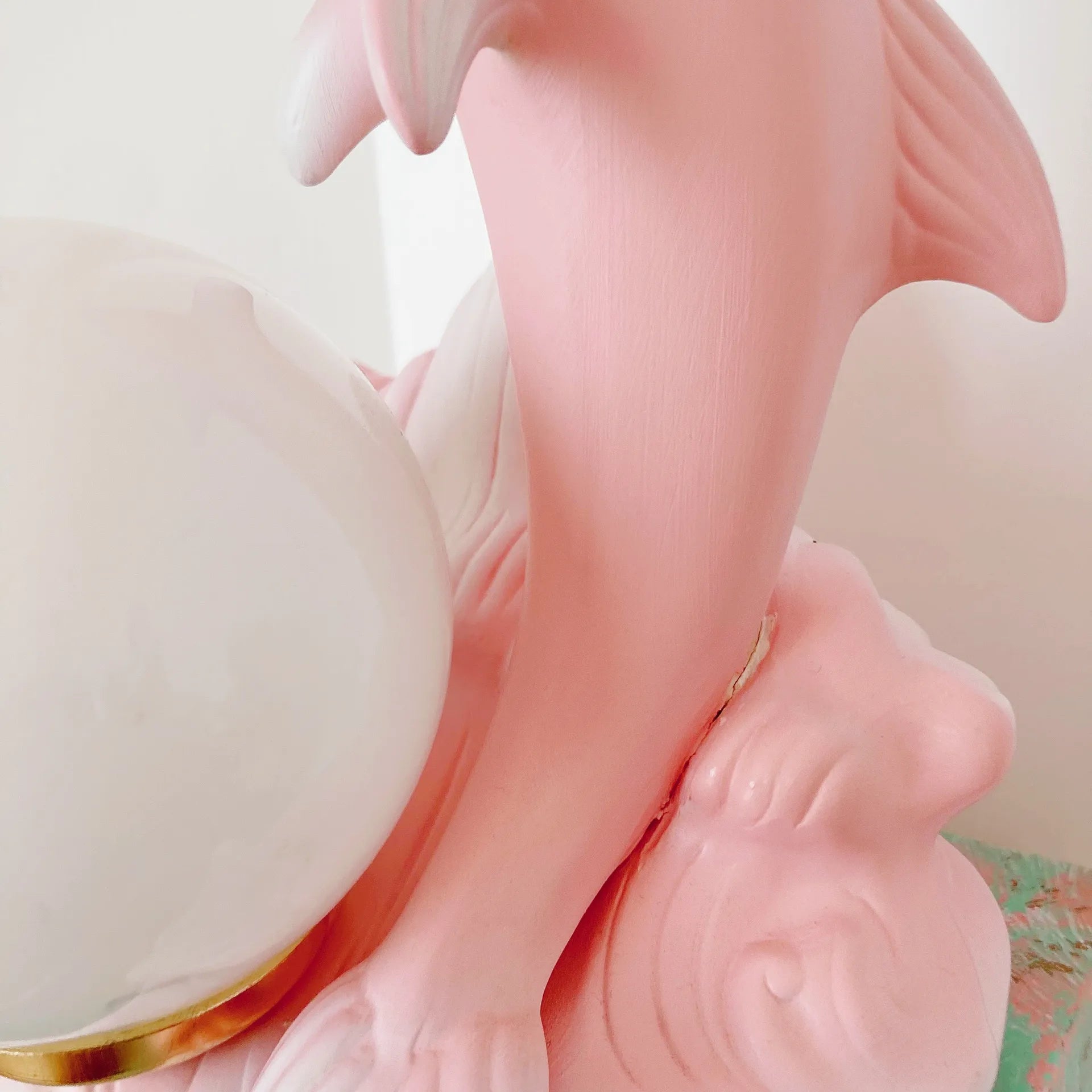 Lampe dauphin rose pastel 80’s - Club Barbara