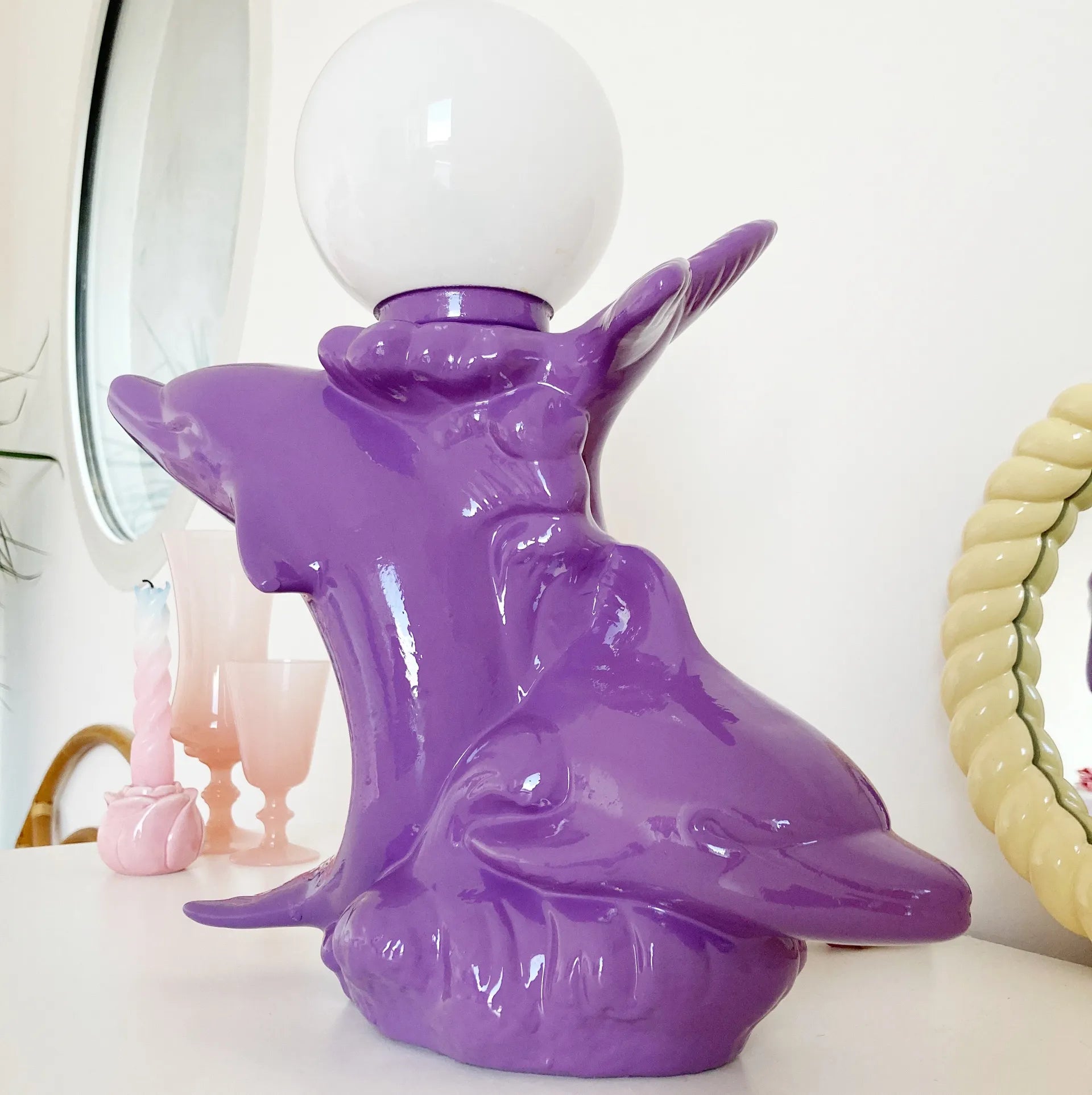 Lampe dauphins 80’s violette - Club Barbara