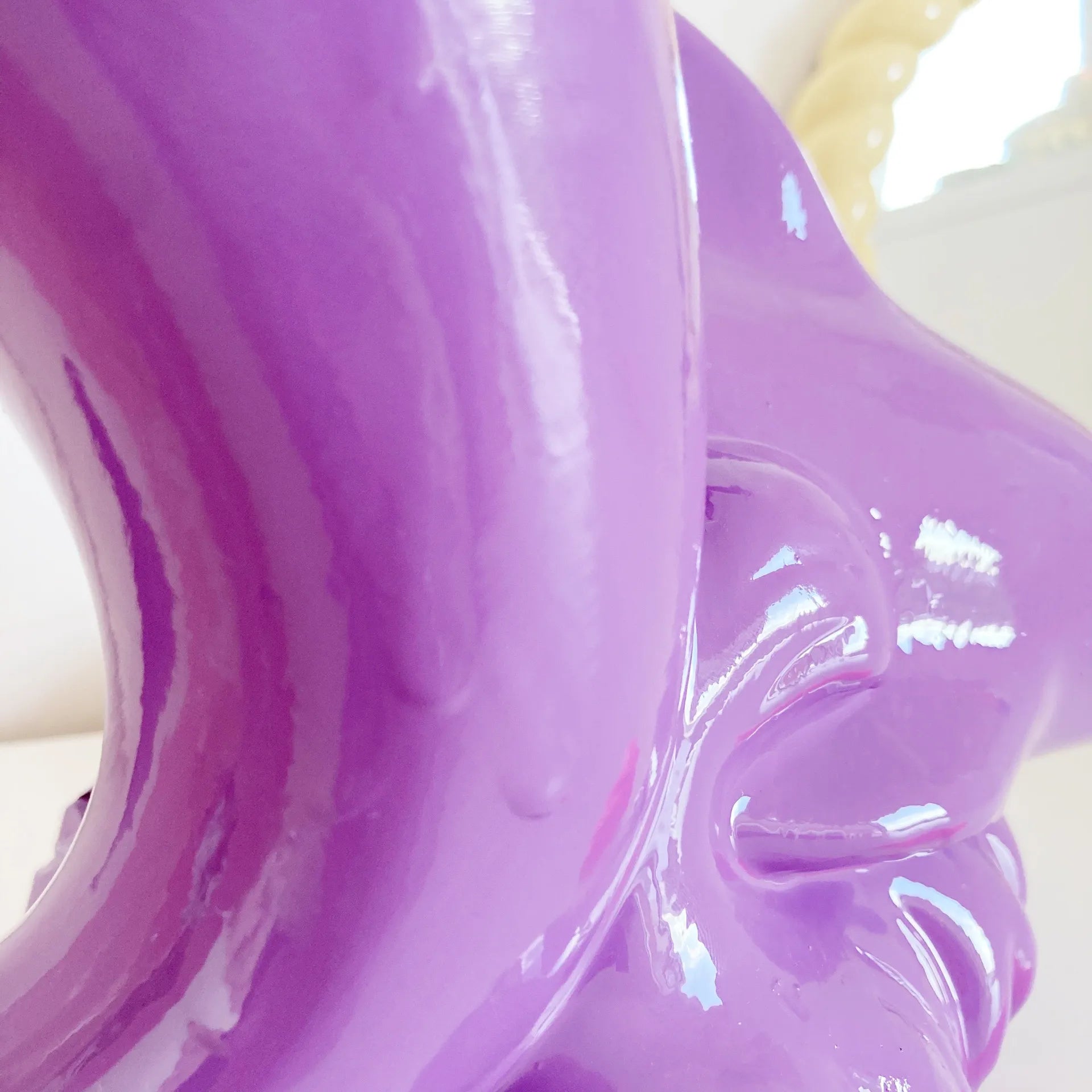 Lampe dauphins 80’s violette - Club Barbara