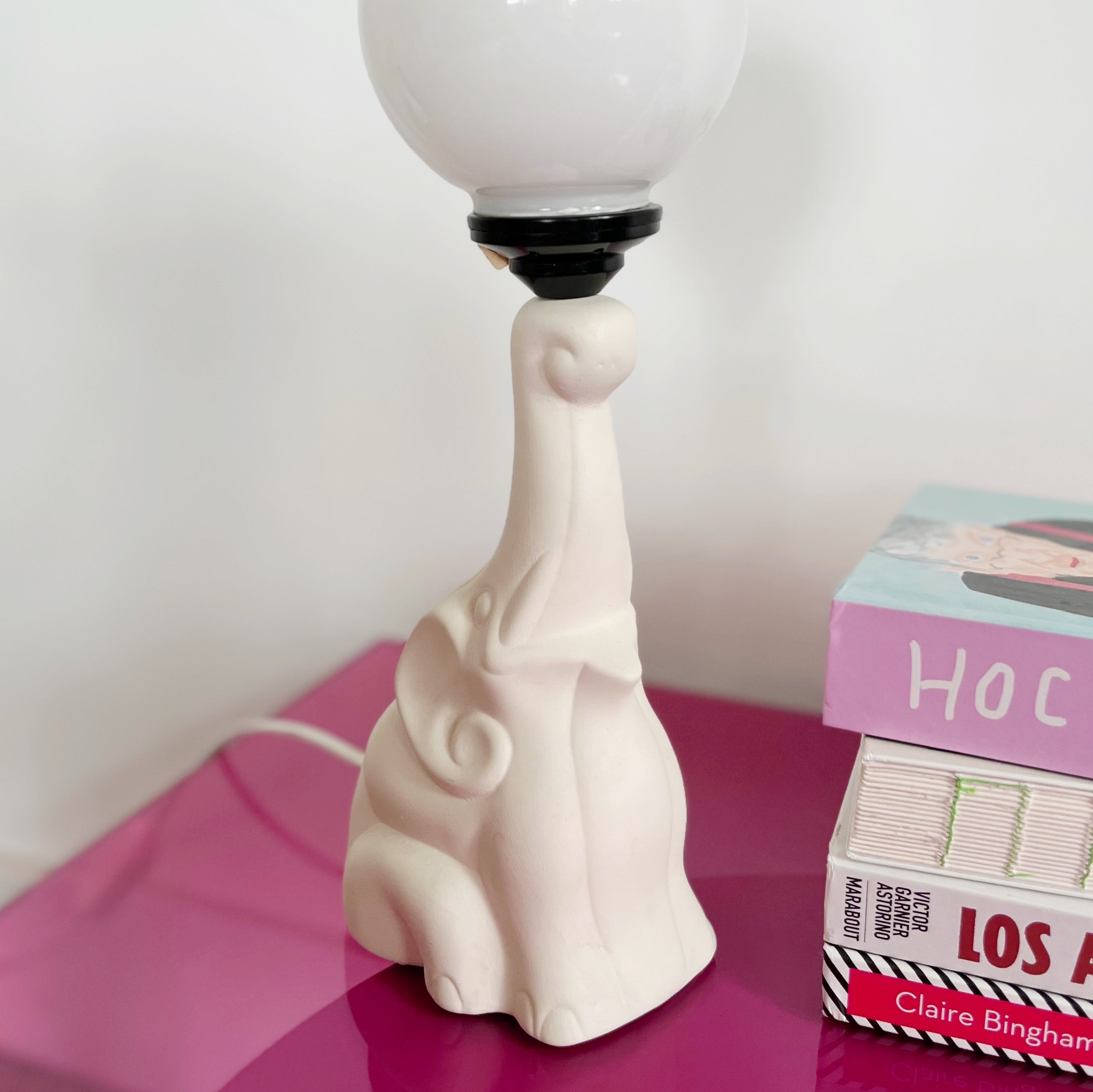 Lampe éléphant en céramique blanche et globe opalin, années 80