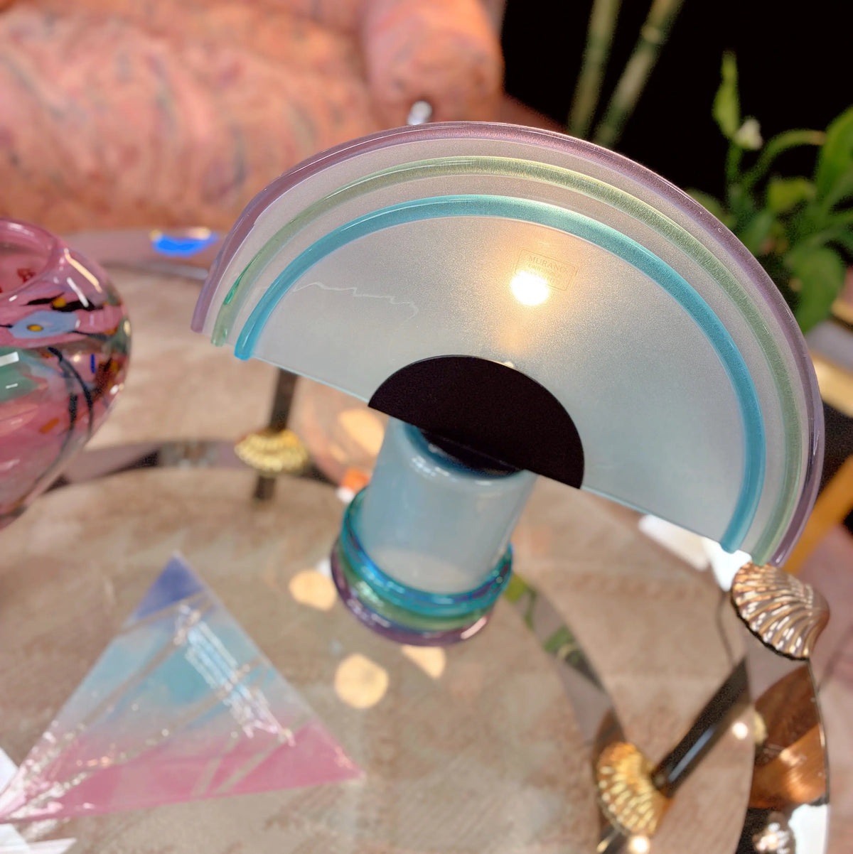 Lampe arc-en-ciel vintage en verre soufflé aux tons pastel
