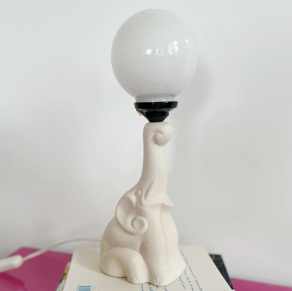 Lampe éléphant en céramique blanche et globe opalin, années 80 - Club Barbara