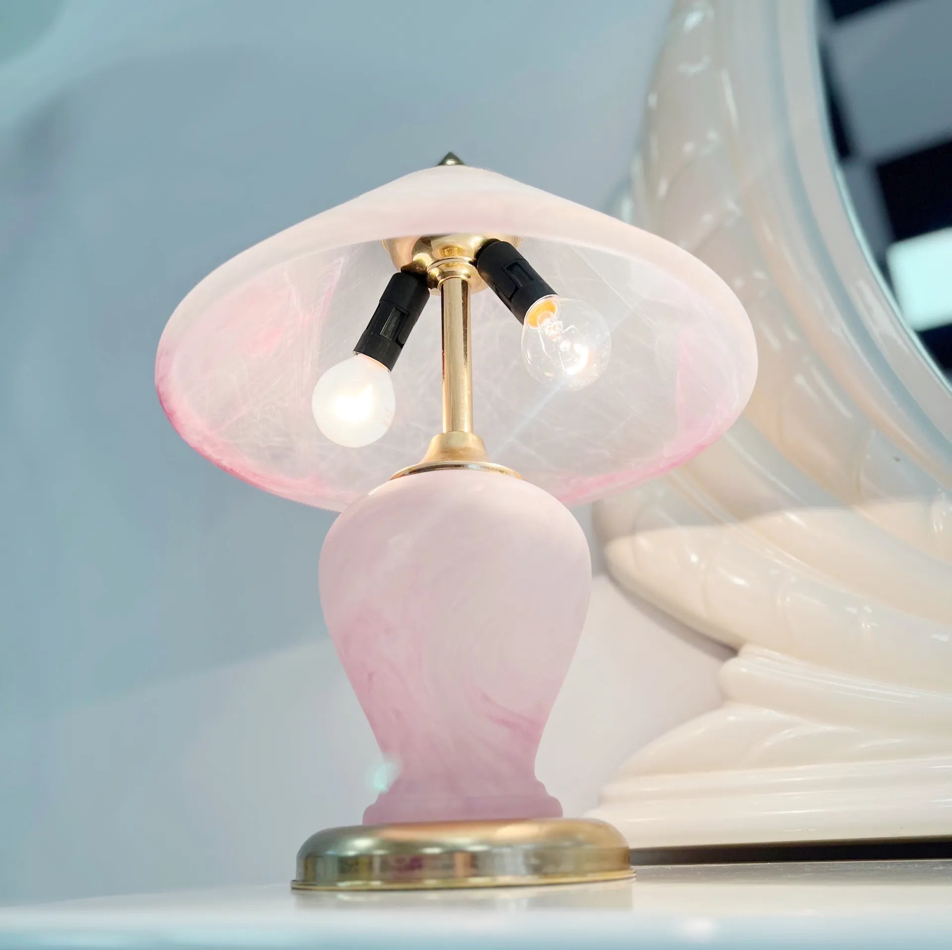 Lampe en verre rose Murano et laiton - Club Barbara