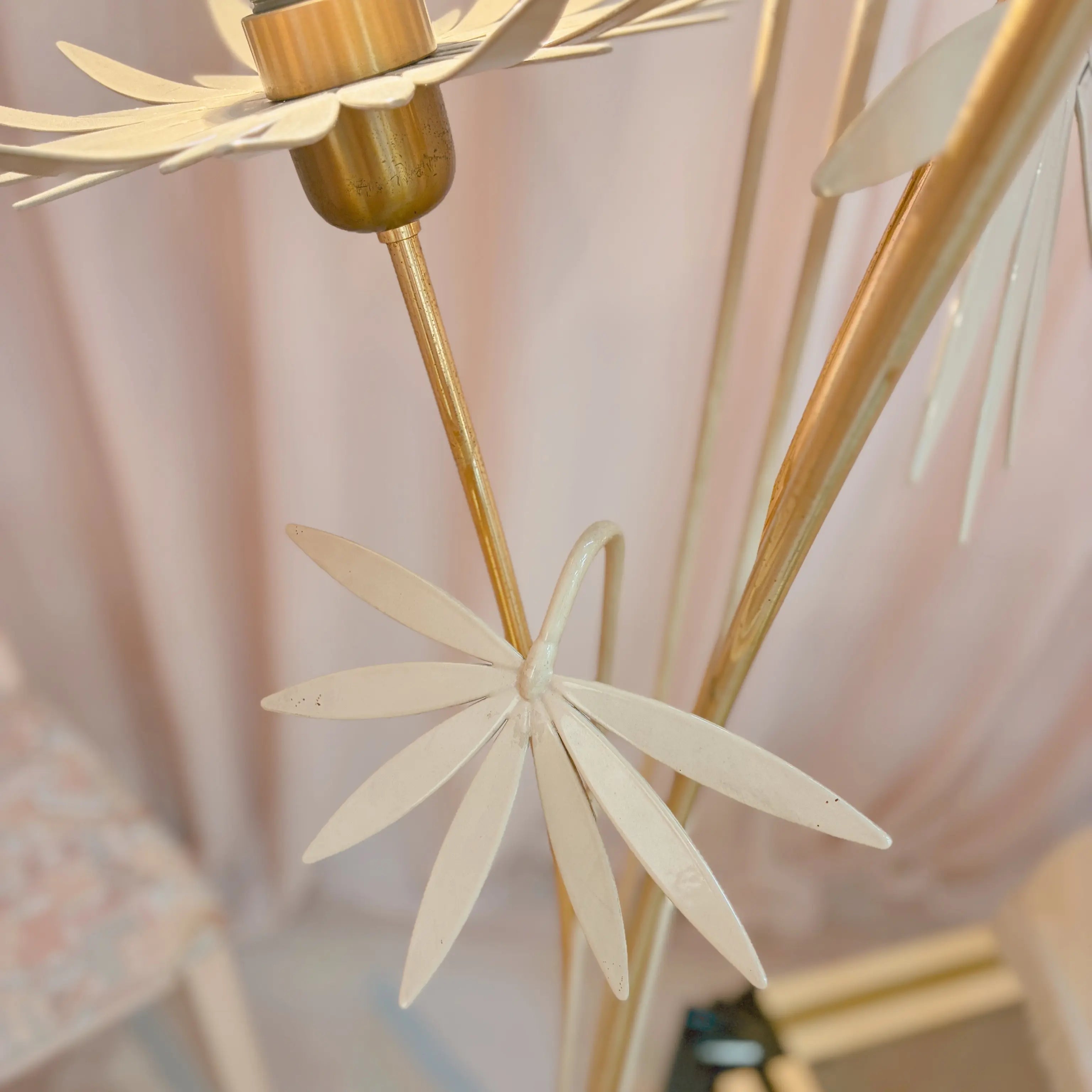 Lampadaire fleurs vintage en laiton doré, 3 lumières, Italie, années 70