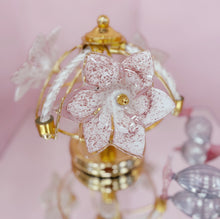 Charger l&#39;image dans la galerie, Lampe fleurs en laiton &amp; verre de Murano ritòrto rose, Italie, 1970–80
