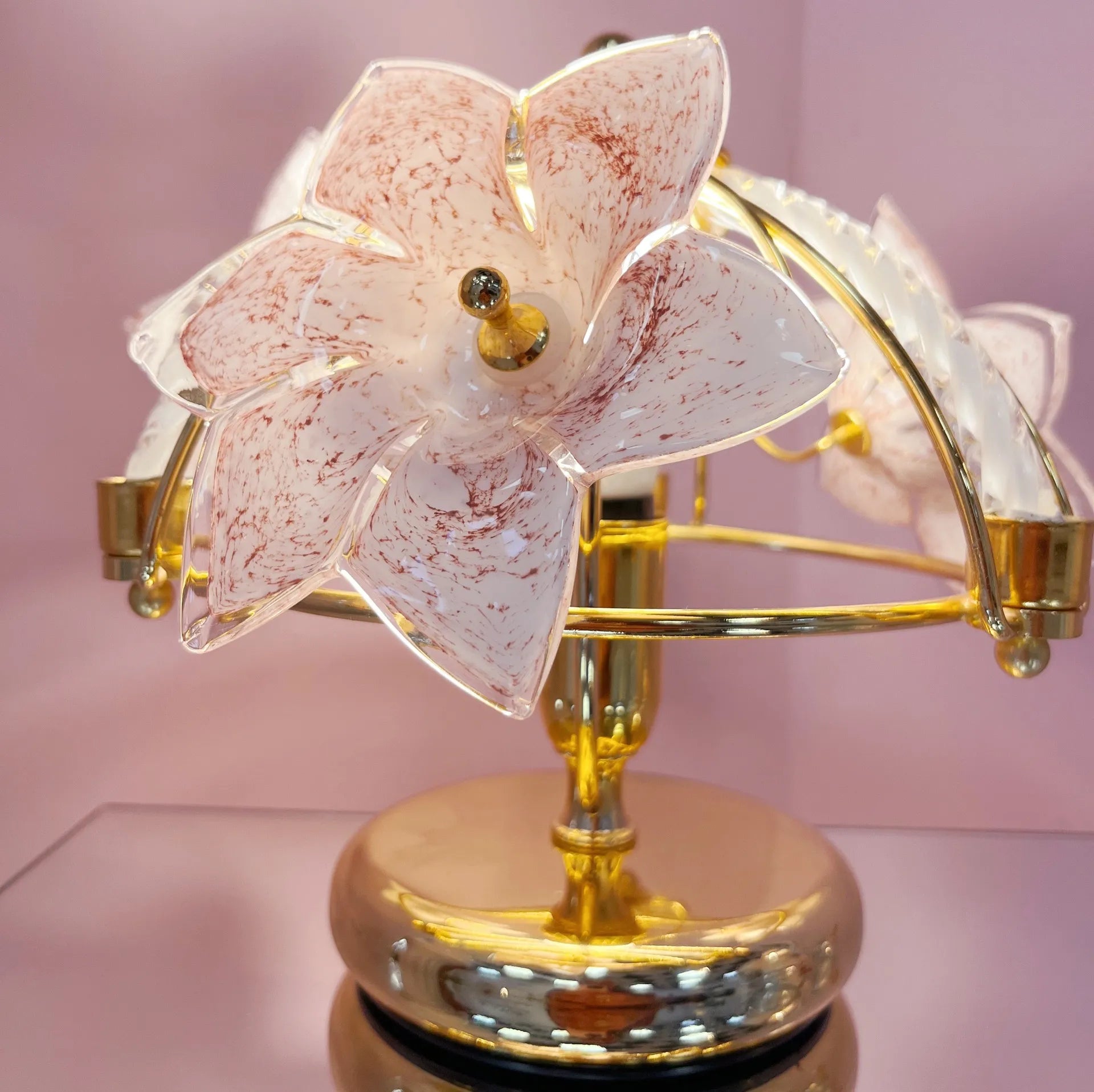 Lampe fleurs en laiton & verre de Murano ritòrto rose, Italie, 1970–80 - Club Barbara