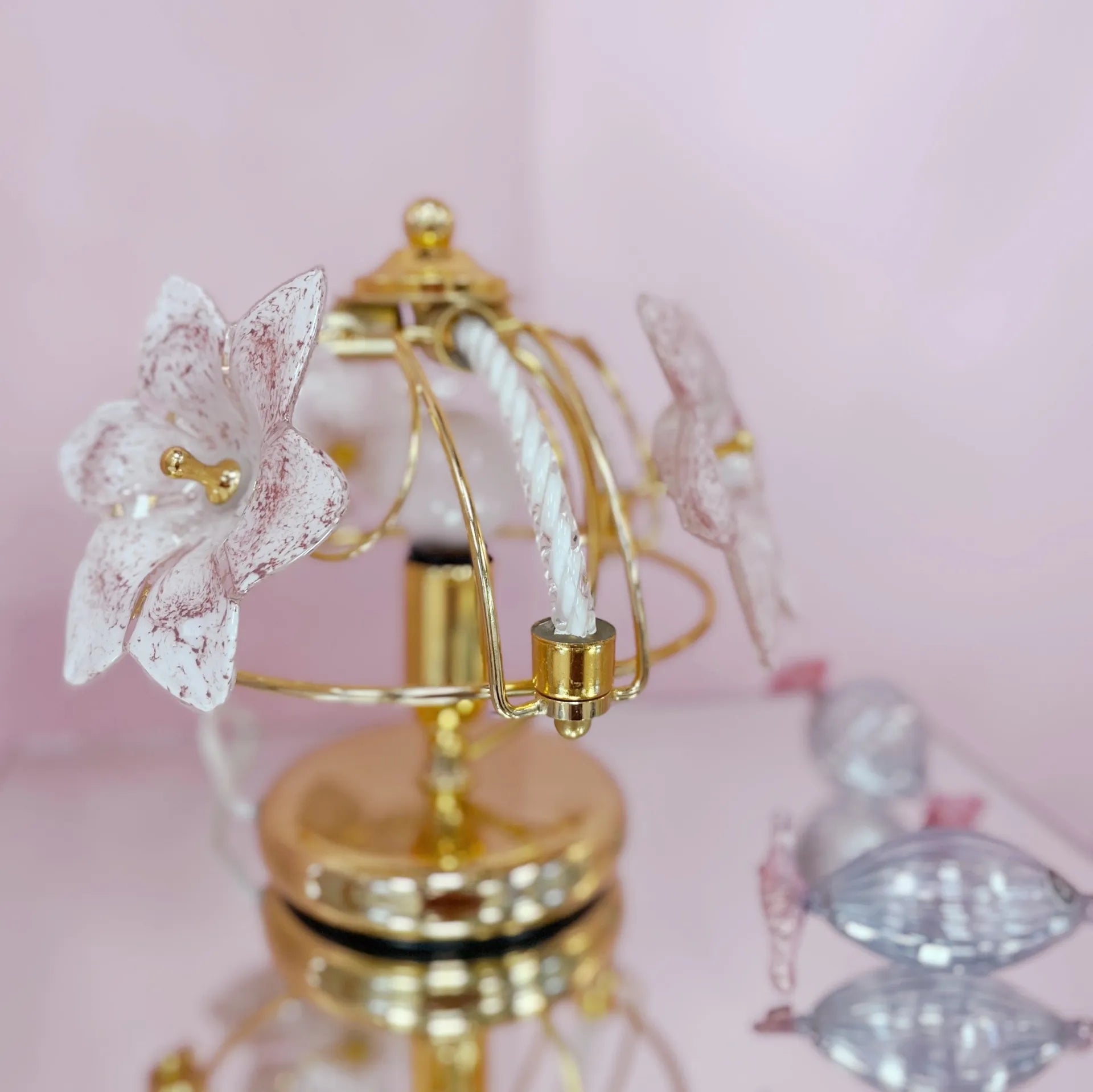 Lampe fleurs en laiton & verre de Murano ritòrto rose, Italie, 1970–80 - Club Barbara