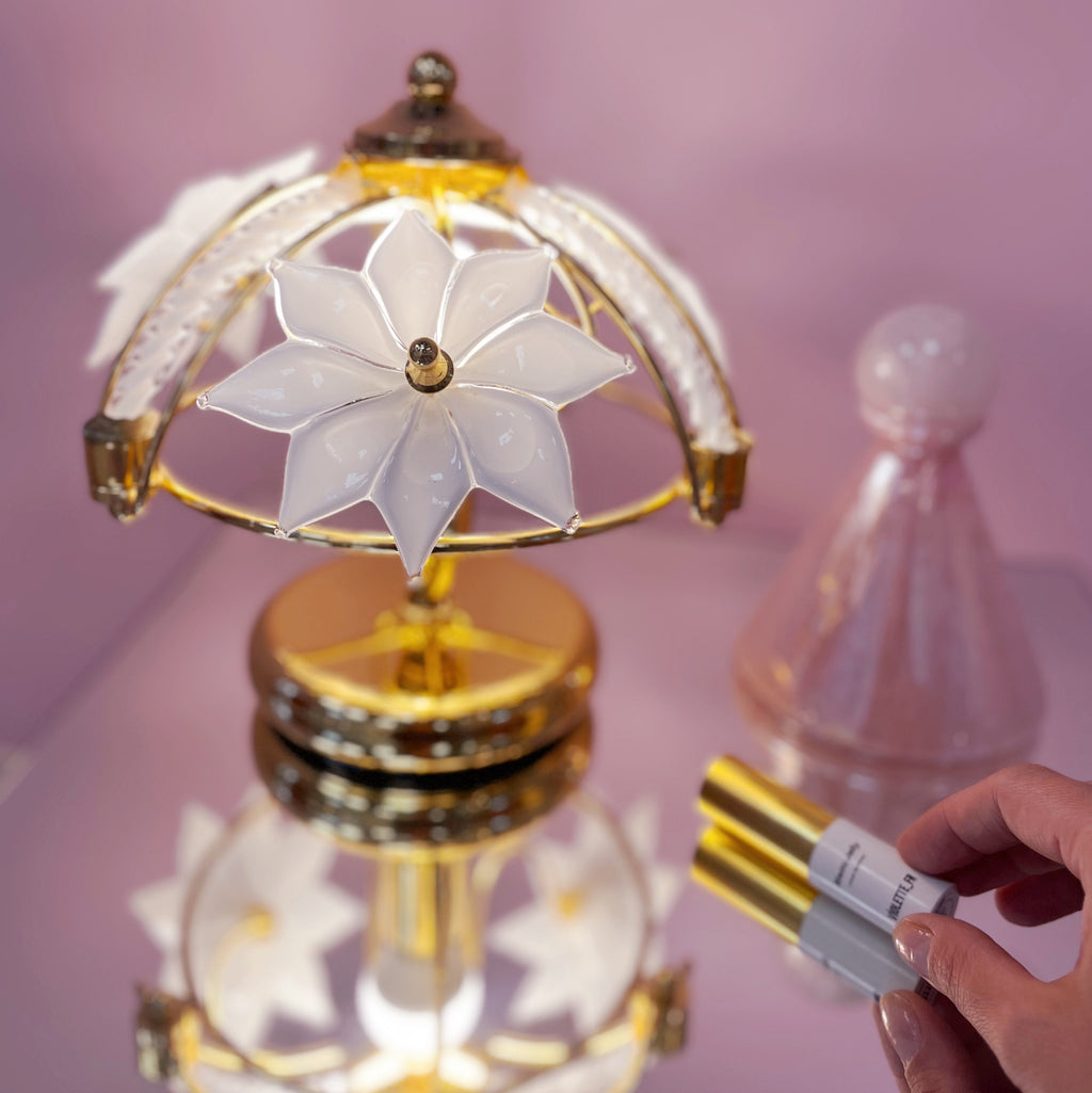 Lampe fleurs en laiton et verre de Murano ritorto, design floral italien années 70 – Club Barbara