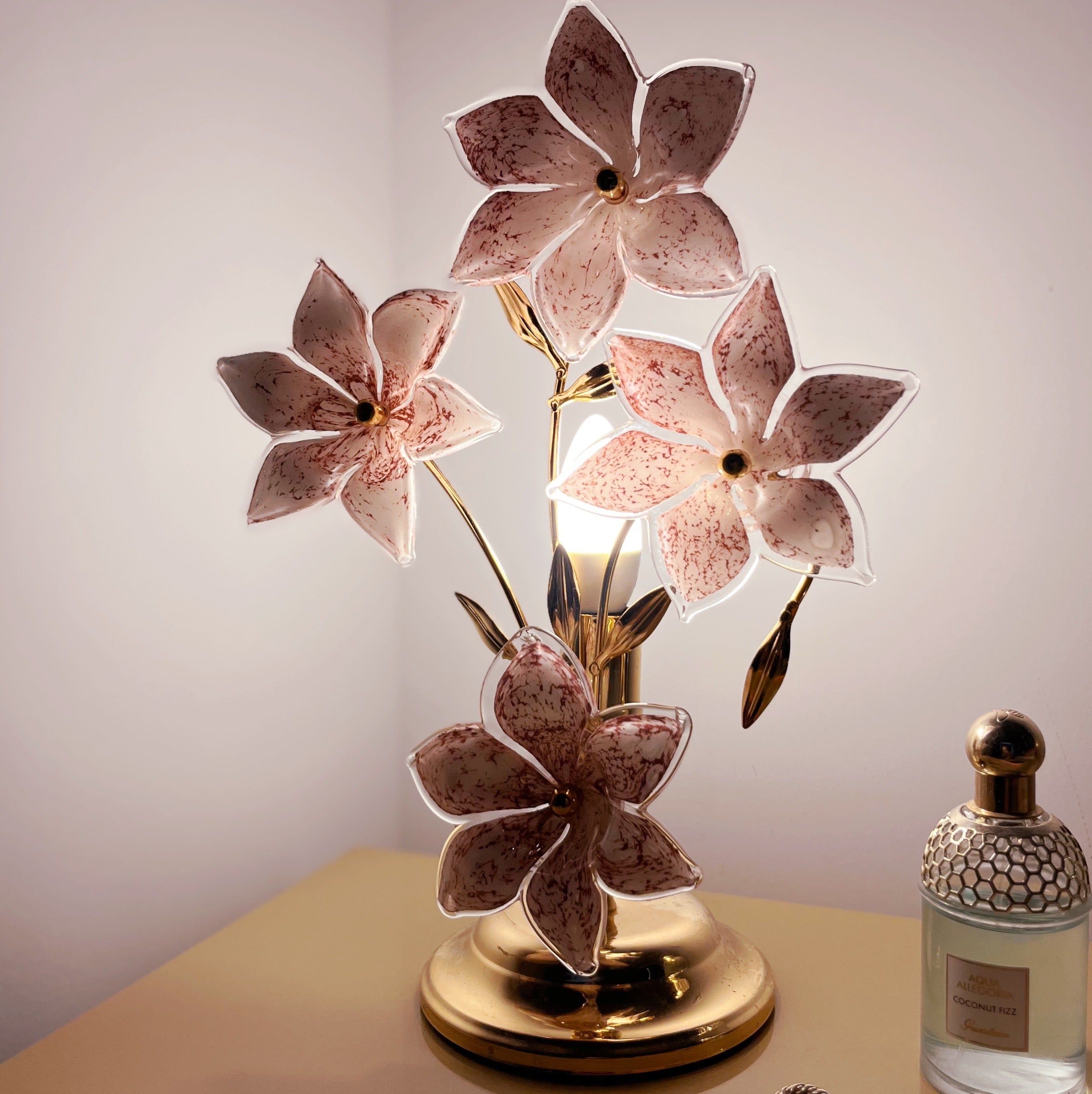 Lampe florale Murano en laiton et verre rose moucheté, Italie, années 70