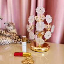 Load image into Gallery viewer, Lampe fleurs en laiton &amp; verre dépoli, made in Italy, années 70
