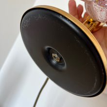 Load image into Gallery viewer, Lampe florale Murano en laiton et verre rose moucheté, Italie, années 70
