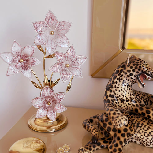 Lampe florale italienne en verre soufflé de Murano rose moucheté et laiton doré, design 1970 – Club Barbara