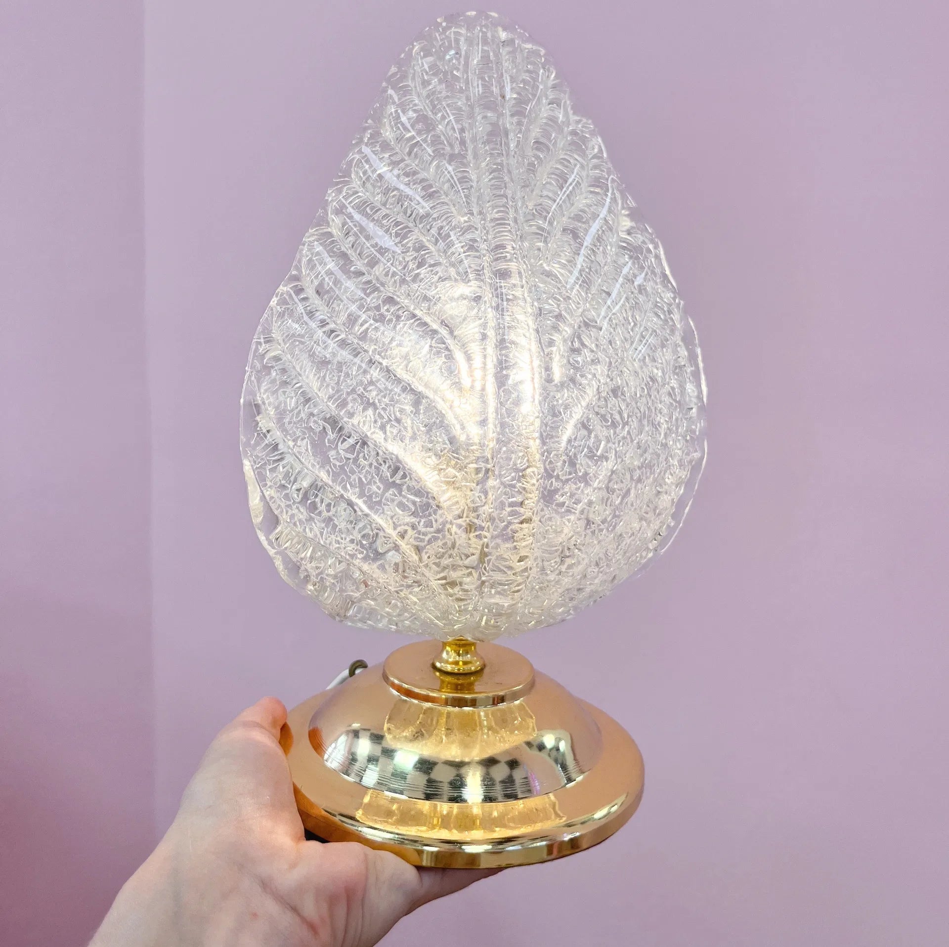 Lampe laiton & feuille en verre texturé – Années 80 - Club Barbara