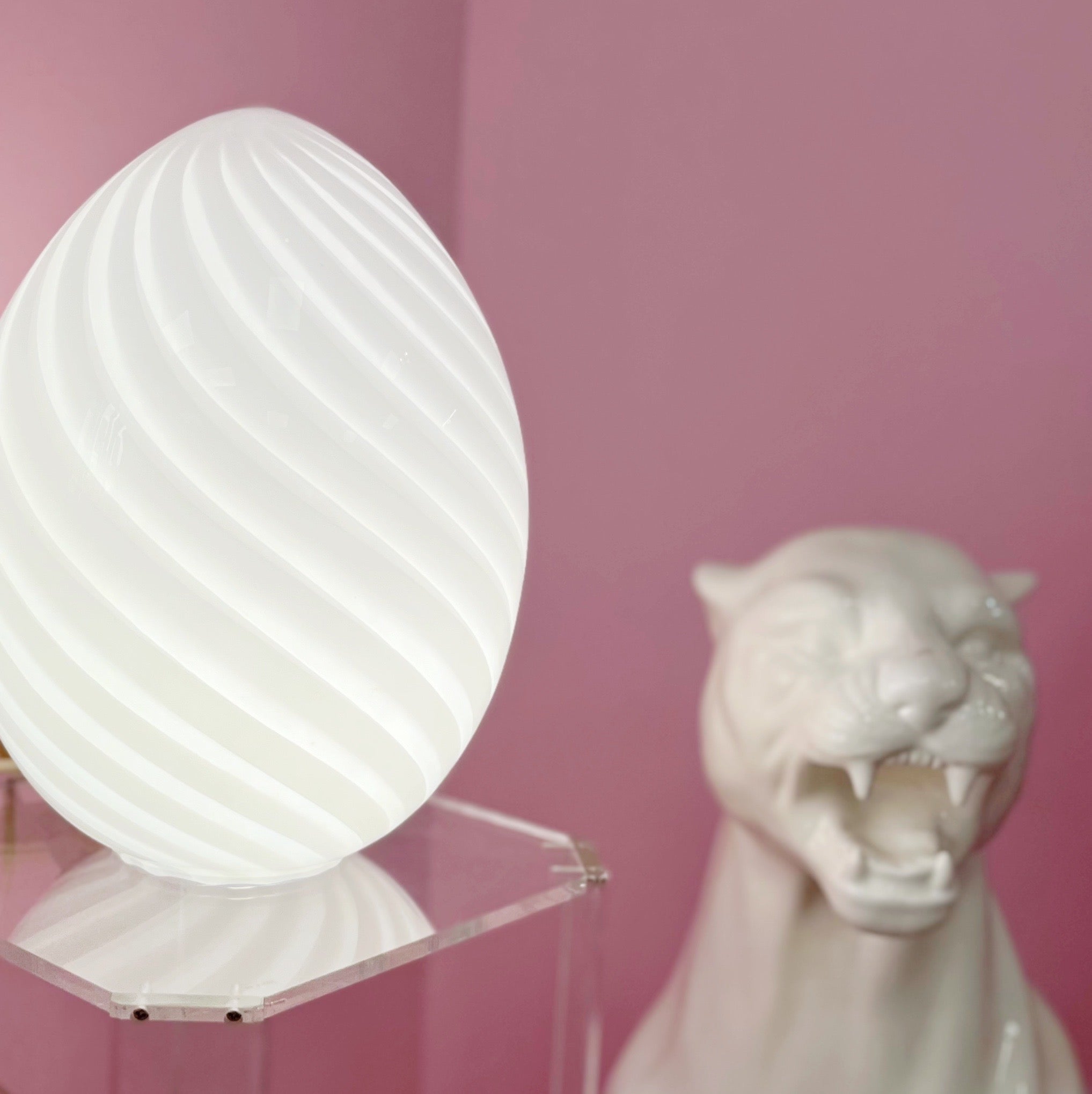 Lampe œuf Murano vintage en verre blanc translucide, Club Barbara
