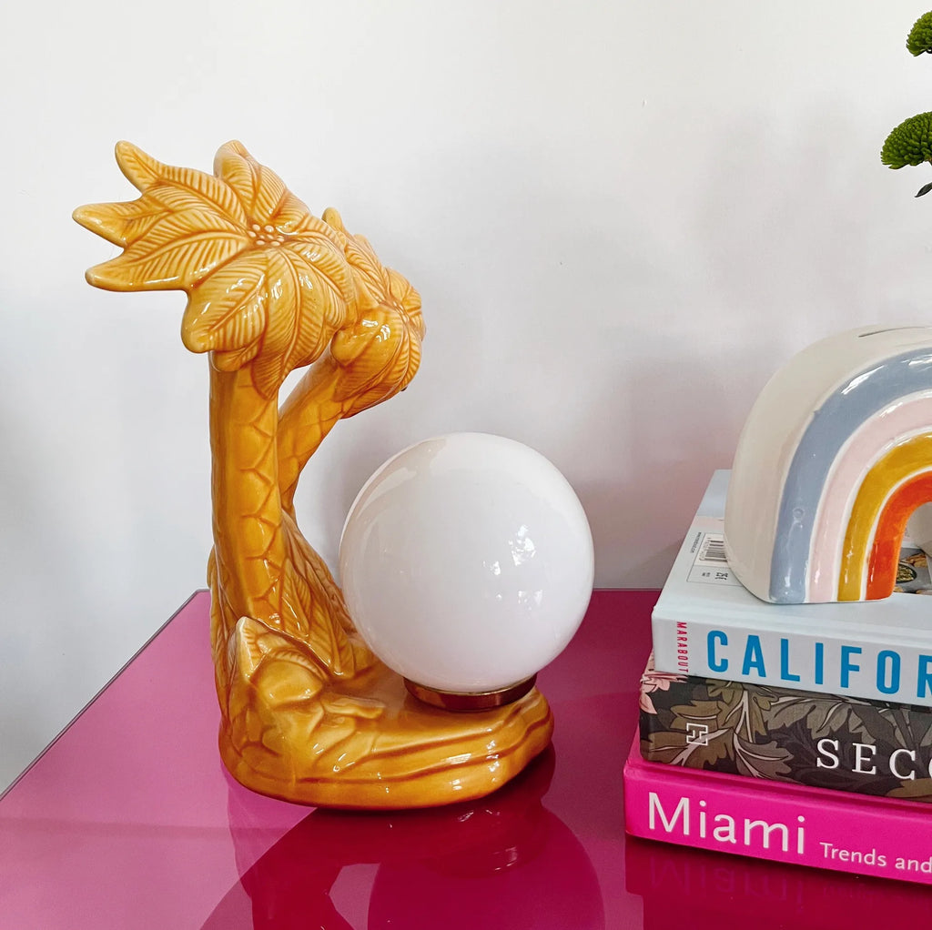 Lampe palmiers ocre en céramique vintage globe opalin - Club Barbara