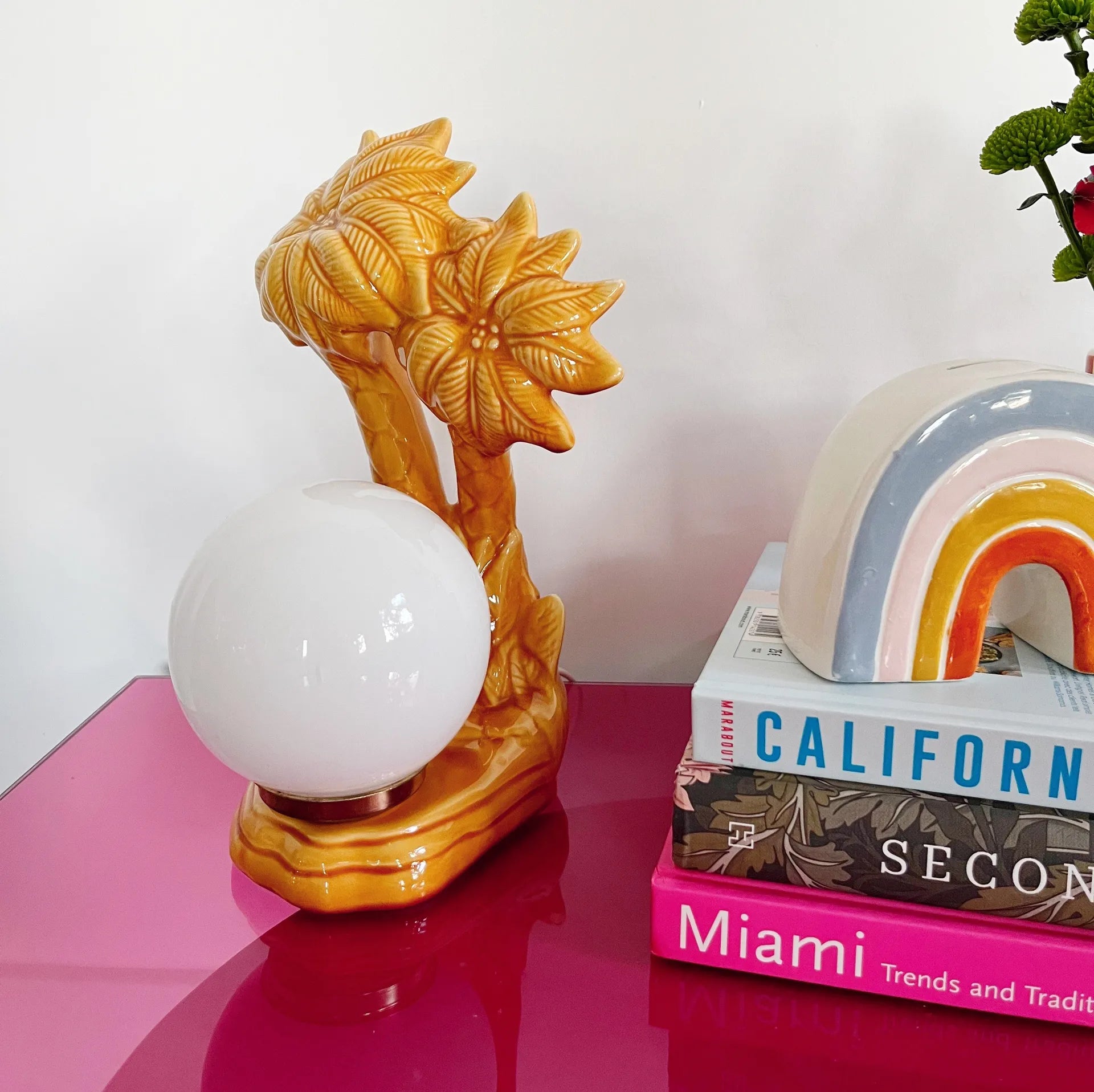 Lampe palmiers ocre en céramique vintage globe opalin - Club Barbara