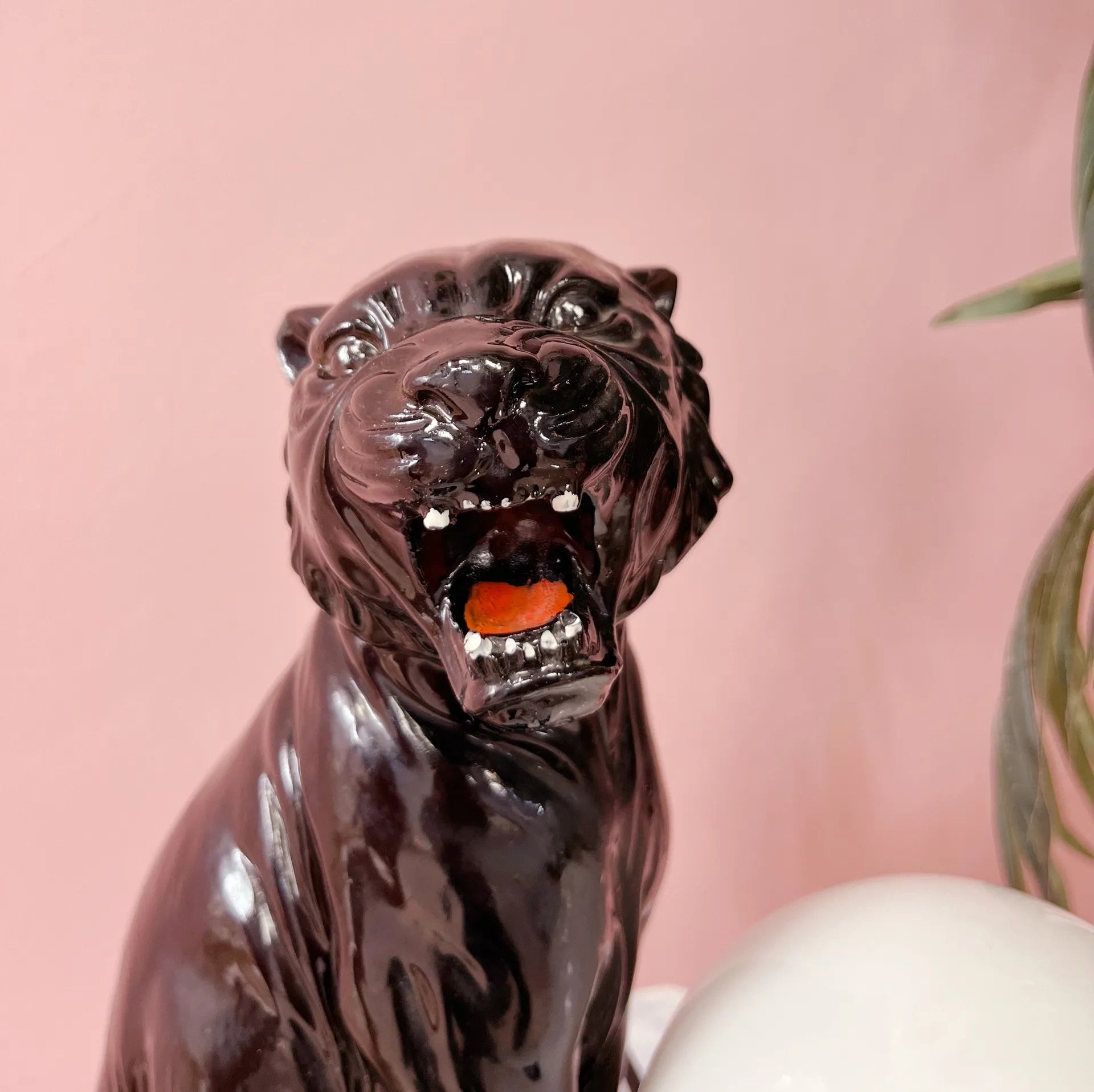 Lampe Panthère noire et globe opalin, années 80 - Club Barbara