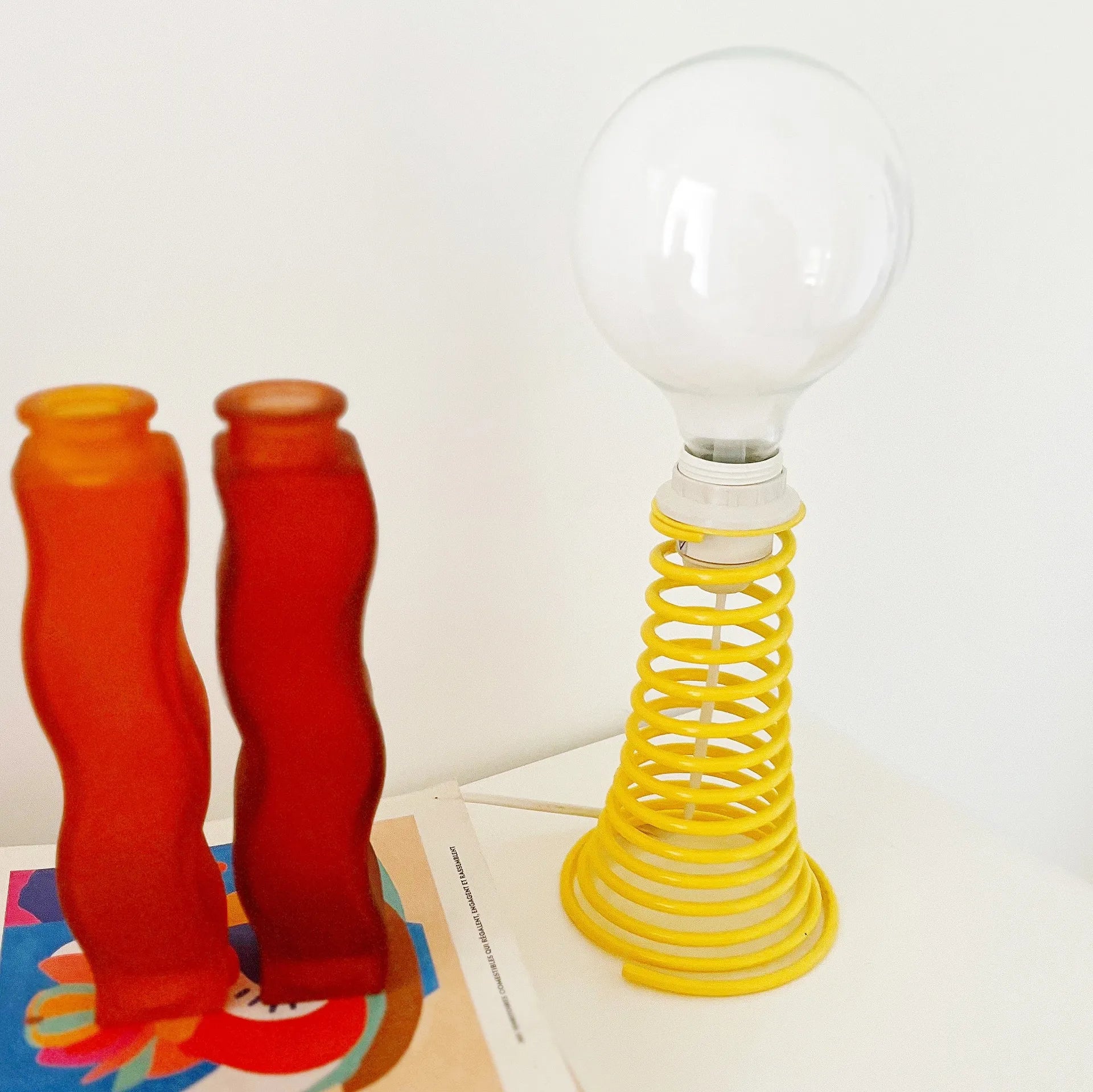 Lampe ressort jaune - Club Barbara