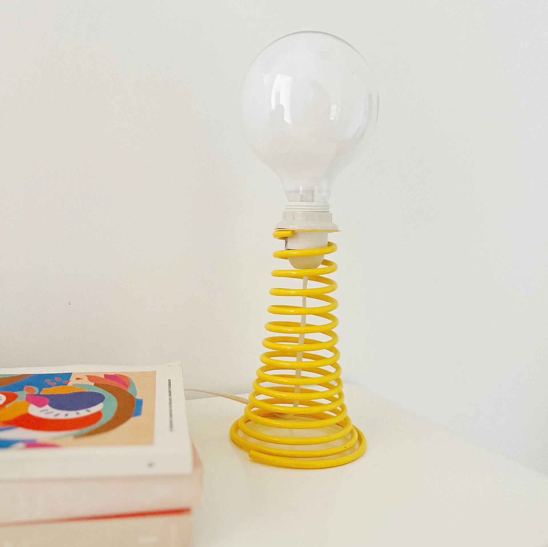 Lampe ressort jaune - Club Barbara