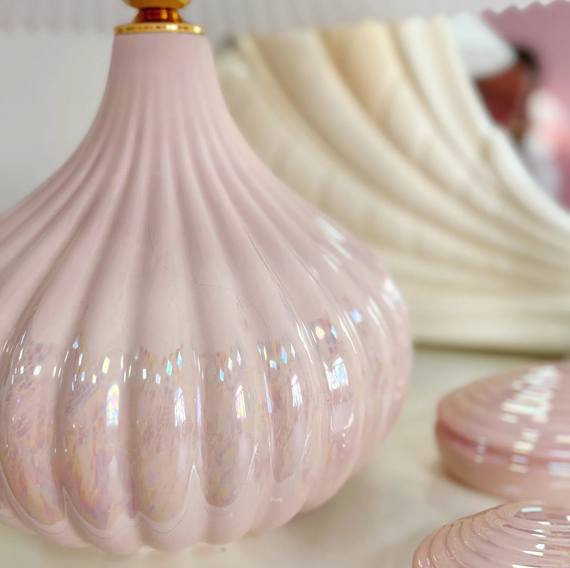 Lampe rose iridescente vintage, Italy, années 80 - Club Barbara