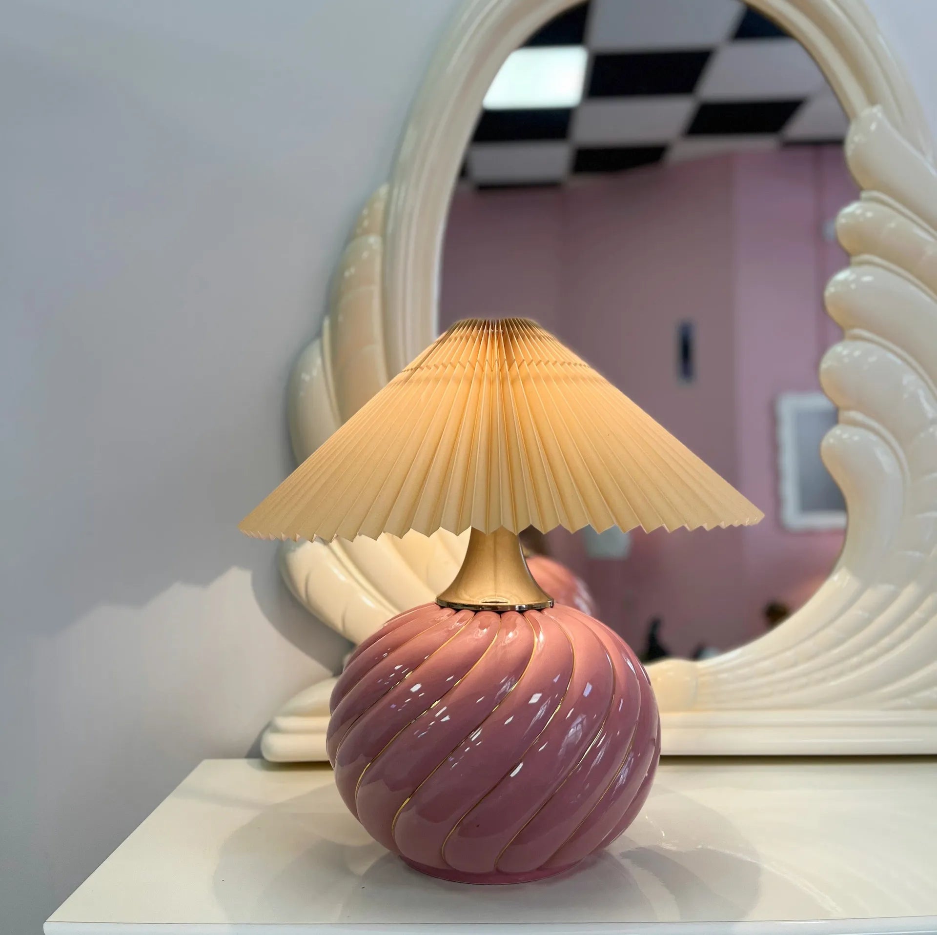 Lampe torsadées rose et dorée, signée Tommaso Barbi, années 70 - Club Barbara