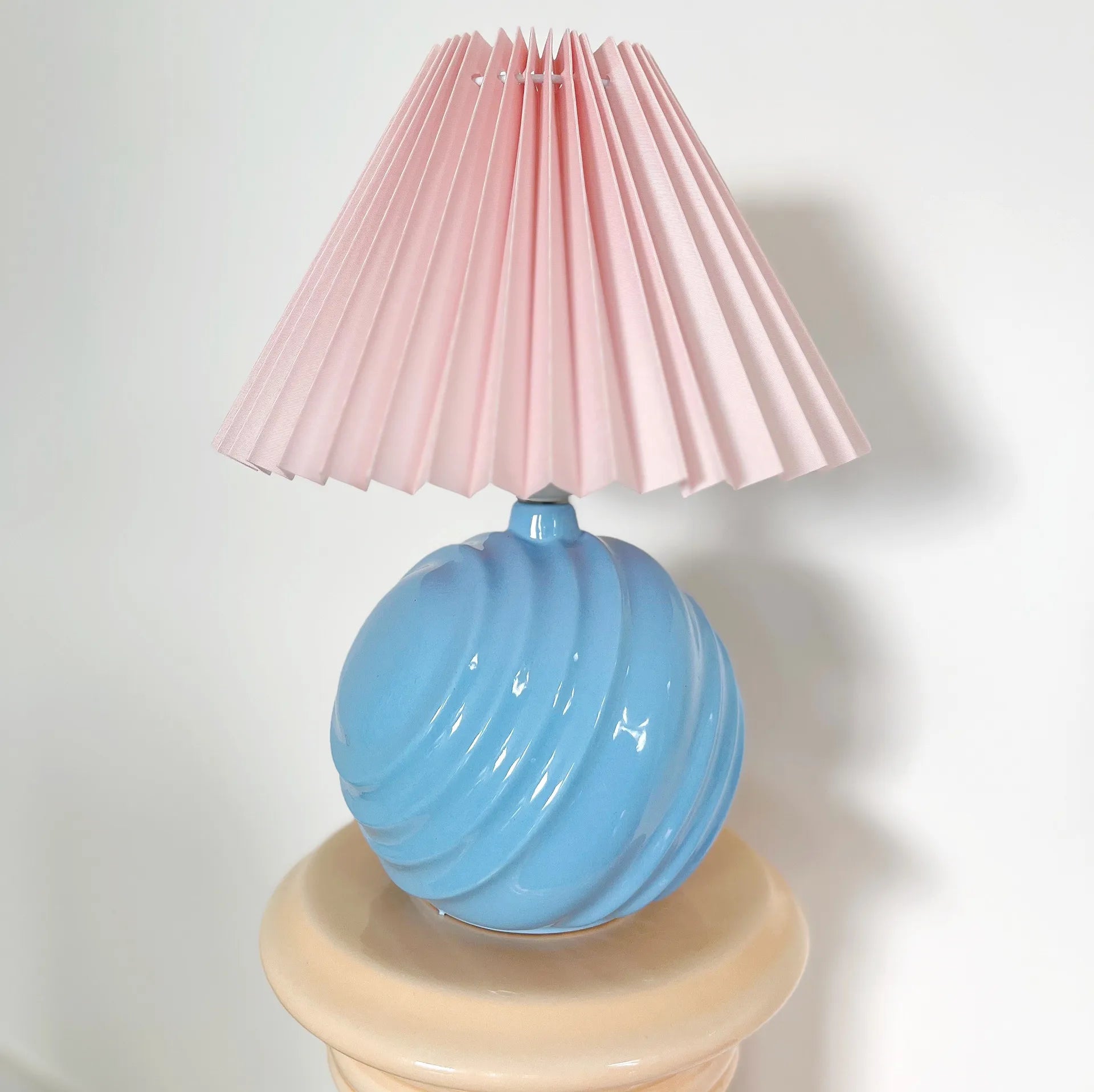 Lampe vintage bleu pastel - Club Barbara