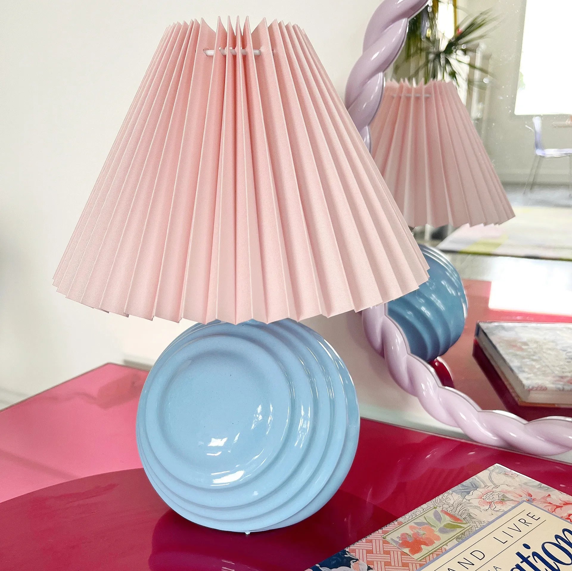 Lampe vintage bleu pastel - Club Barbara