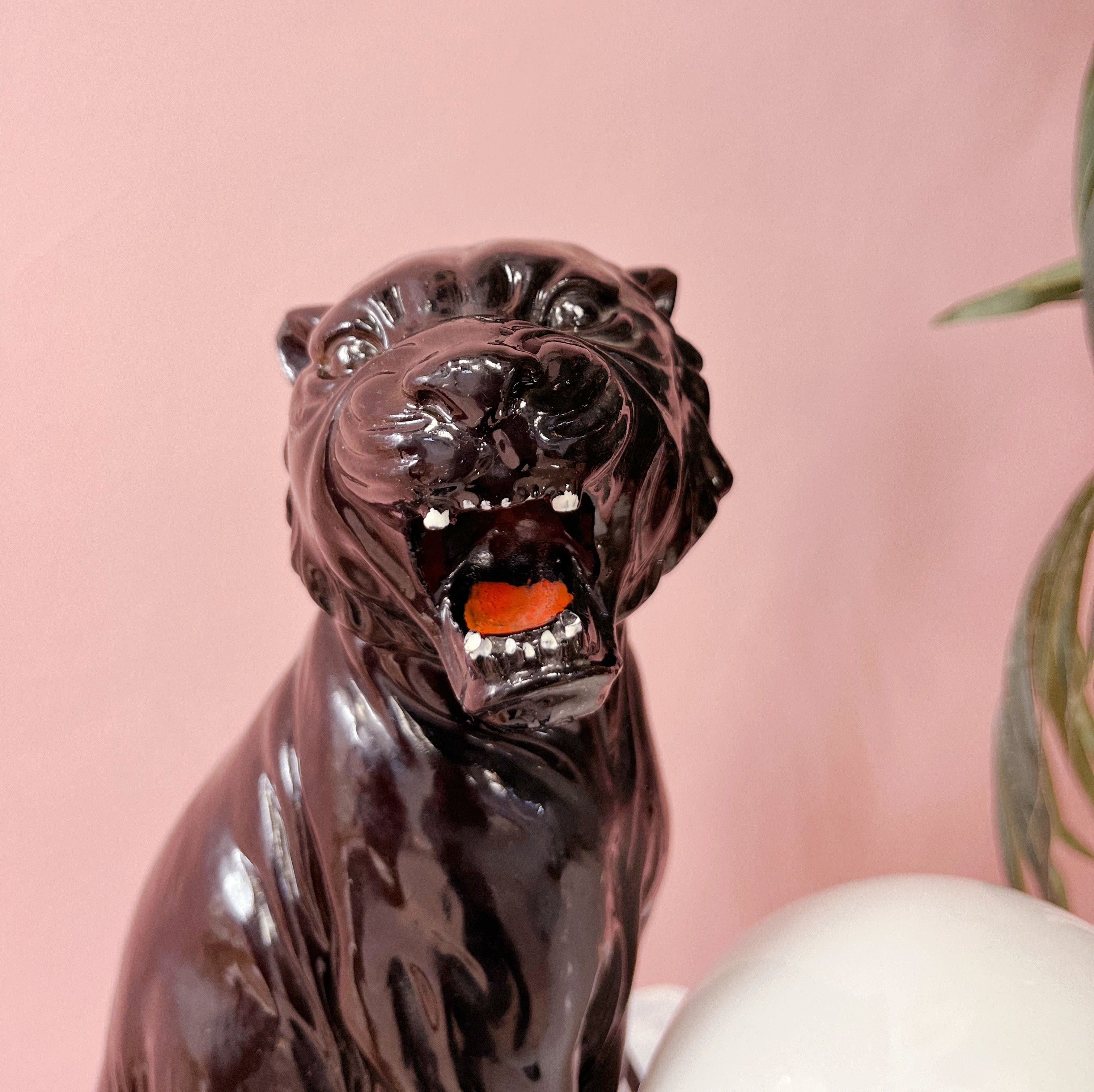 Lampe Panthère noire et globe opalin, années 80