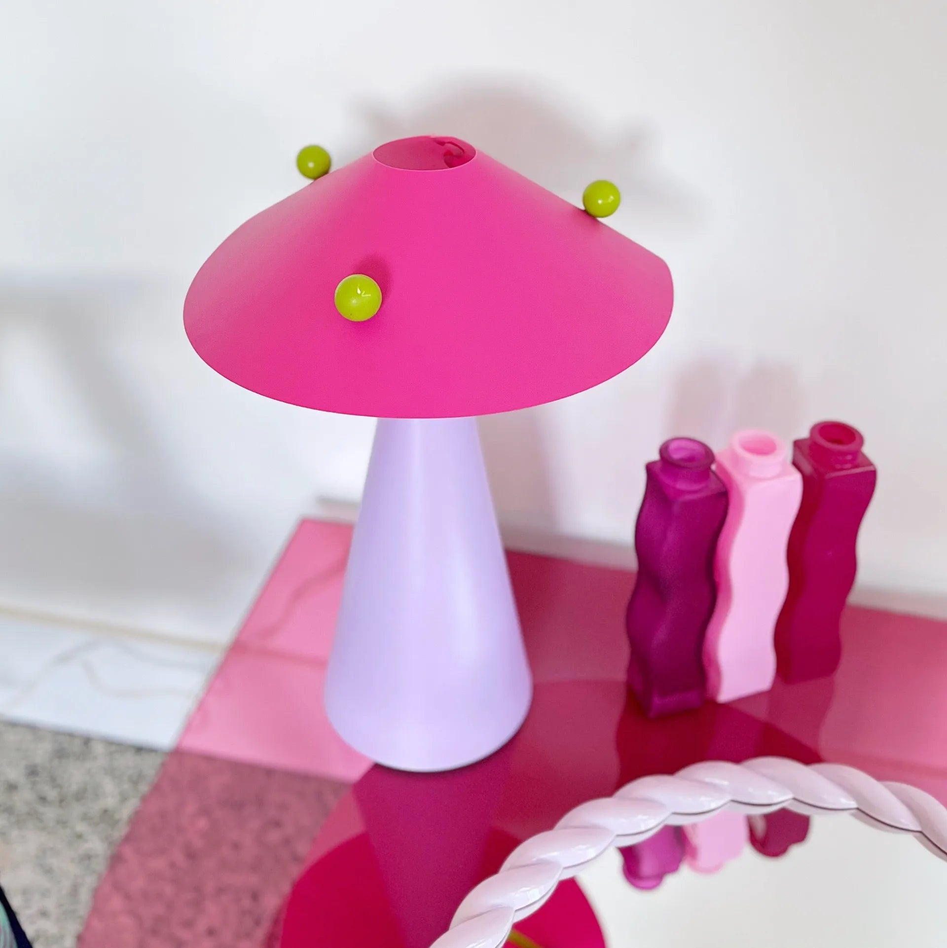 Lampe vintage rose et lilas Memphis Design, années 90 - Club Barbara