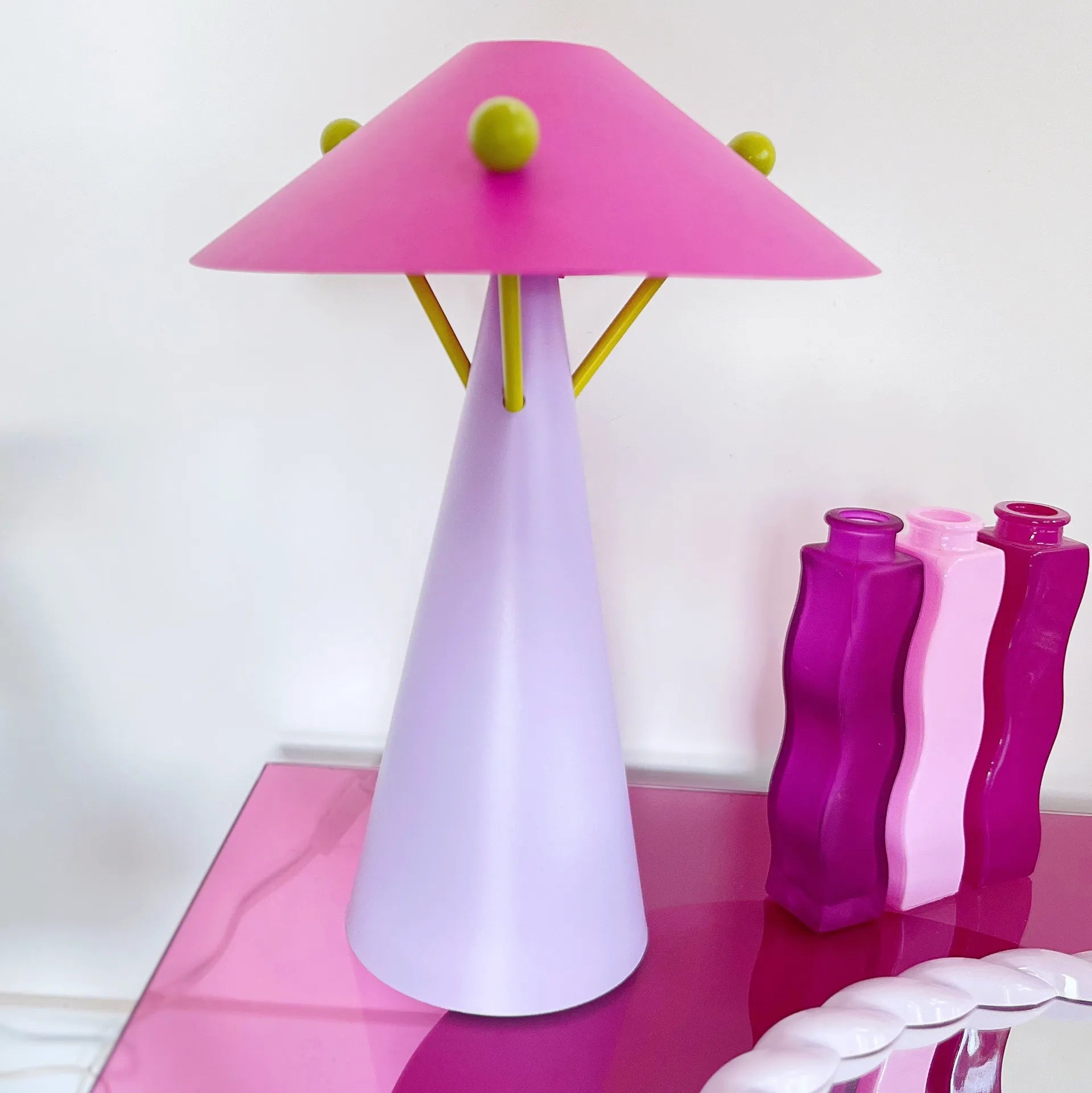 Lampe vintage rose et lilas Memphis Design, années 90 - Club Barbara