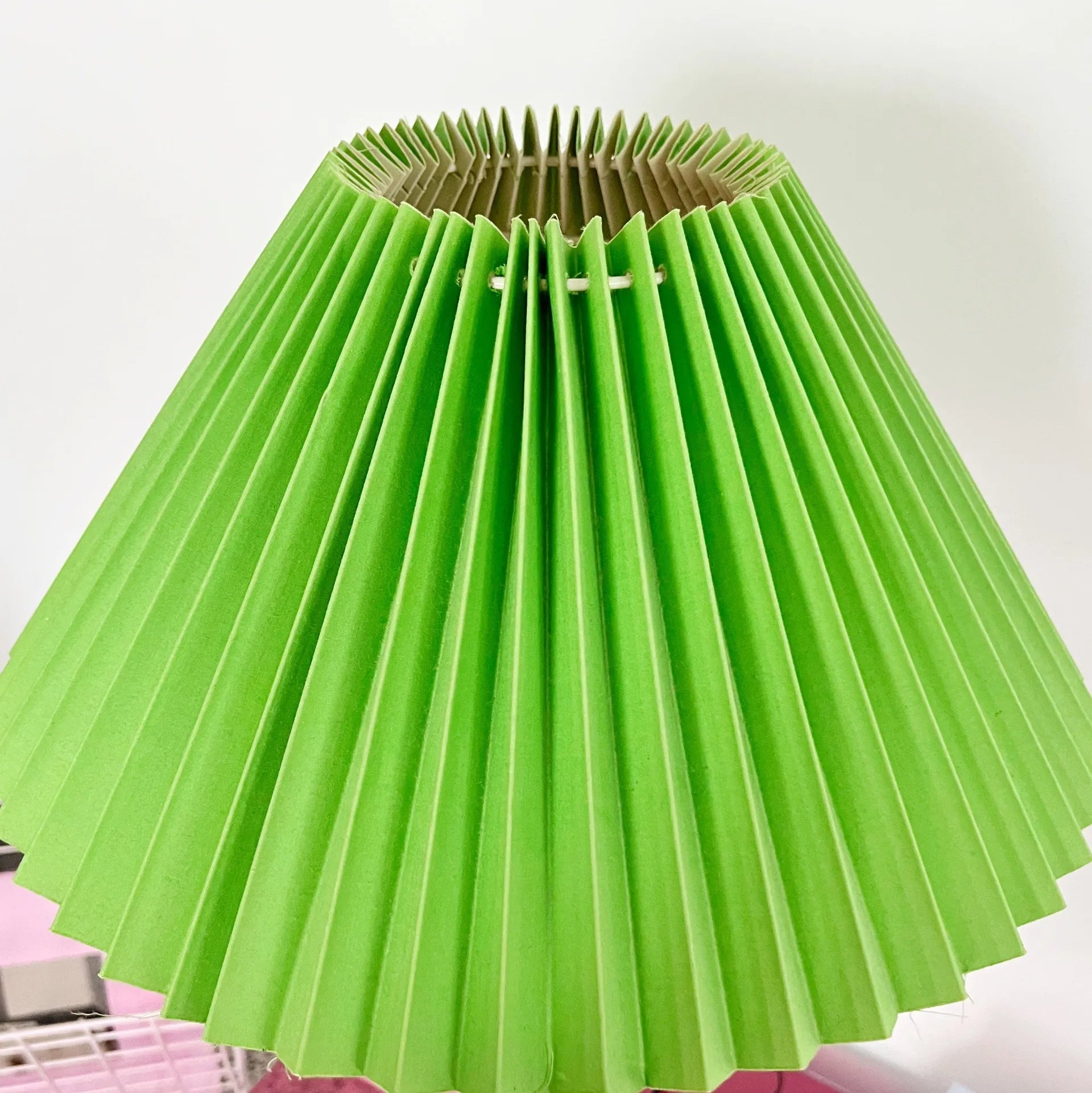 Lampe zig-zag Squiggle Habitat vintage, pied métal rose, années 80 - Club Barbara