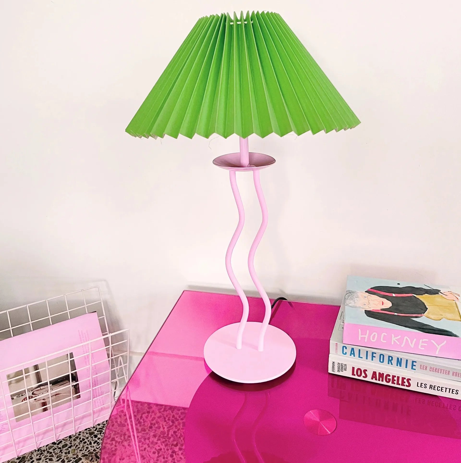Lampe zig-zag Squiggle Habitat vintage, pied métal rose, années 80 - Club Barbara