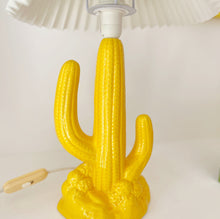 Charger l&#39;image dans la galerie, Lampe cactus vintage jaune
