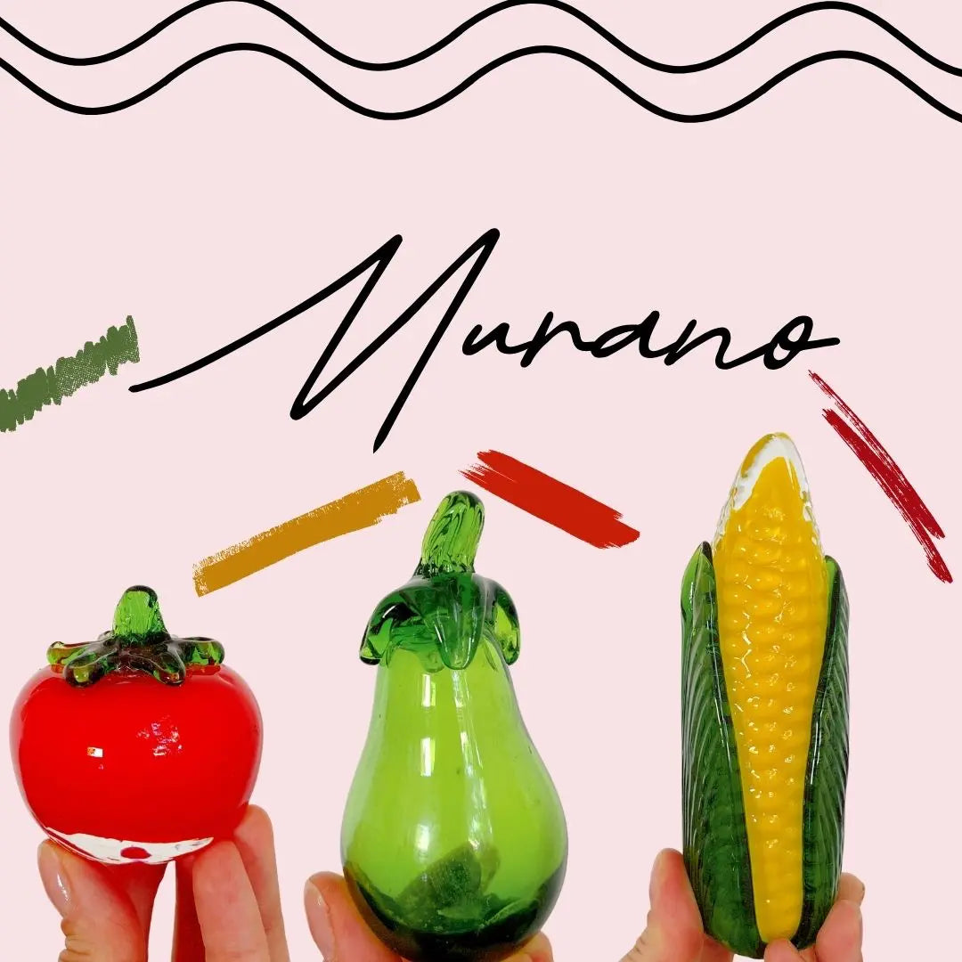 Ensemble de trois légumes en verre de Murano soufflé vintage années 70, épi de maïs, aubergine verte et tomate rouge.
