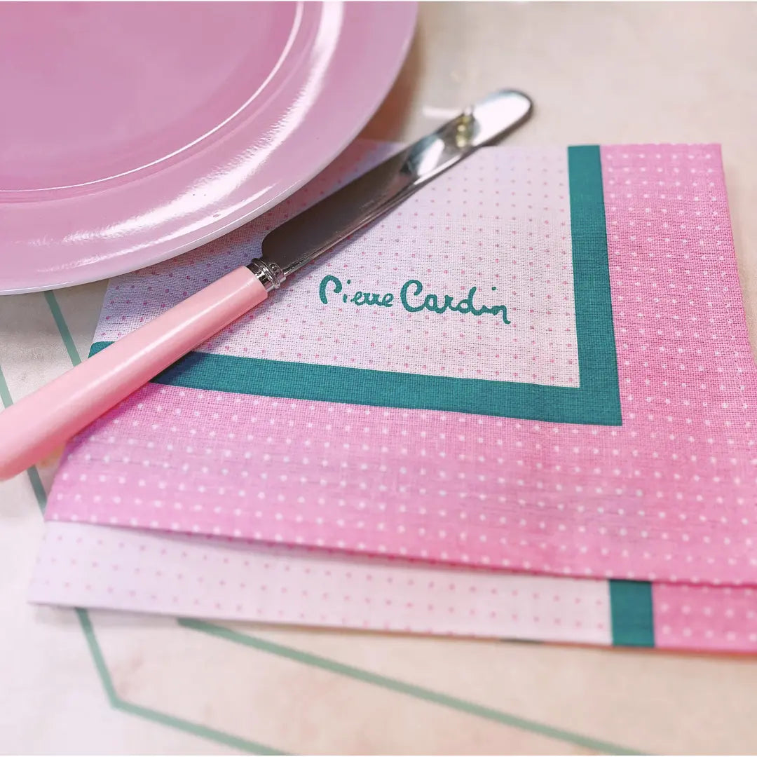 Ensemble nappe ronde et 8 serviettes de table en coton vintage, Pierre Cardin pour Zucchi, pois rose et blanc, bordure festonnée rose et vert
