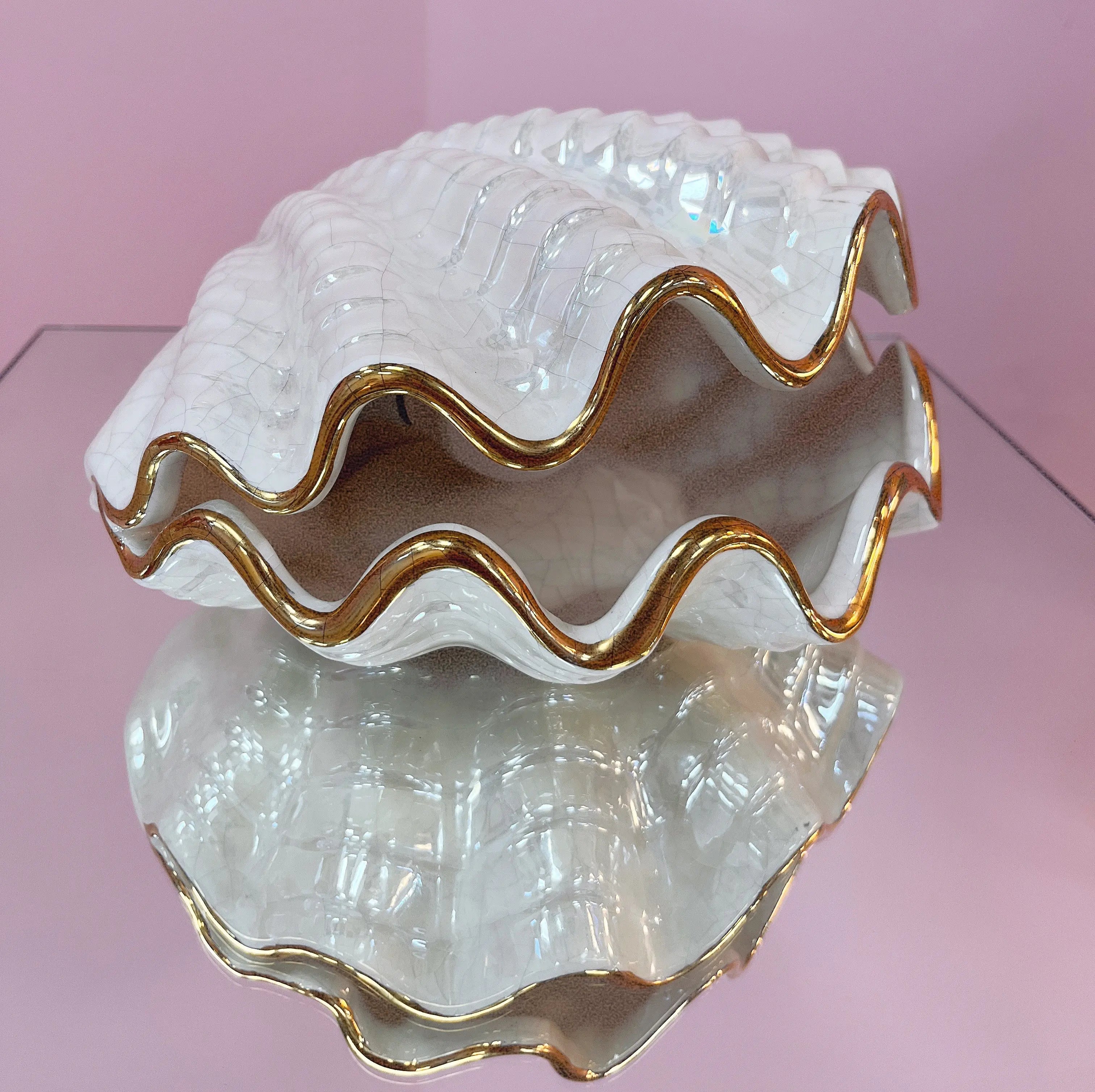 Luminaire en forme de coquillage céramique dorée, design espagnol vintage
