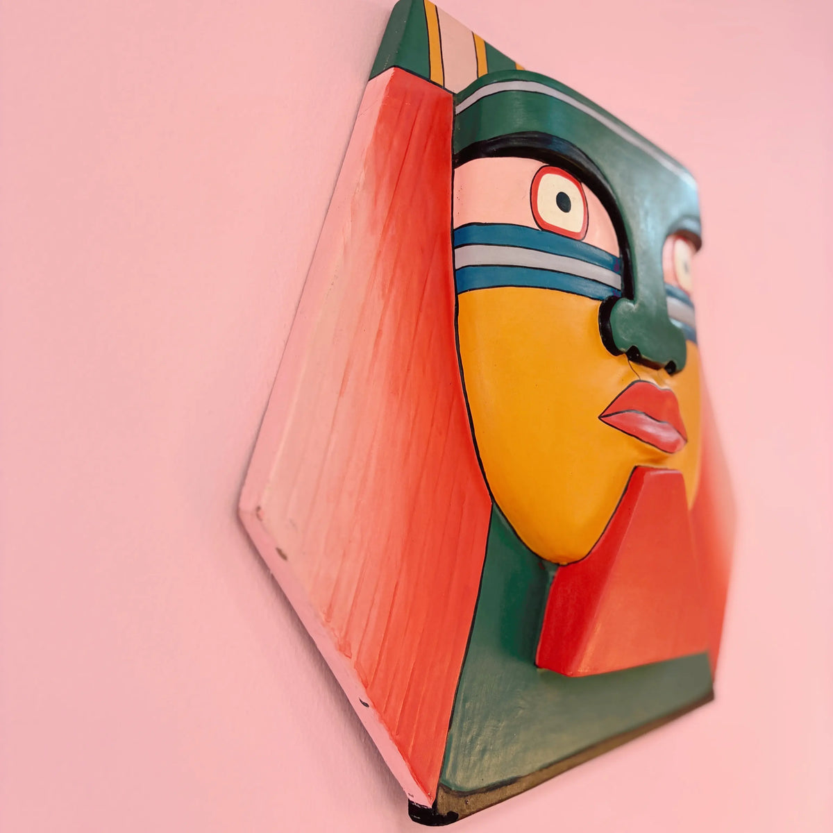 Masque mural tribal vintage en bois sculpté et coloré, décor aztèque, années 80