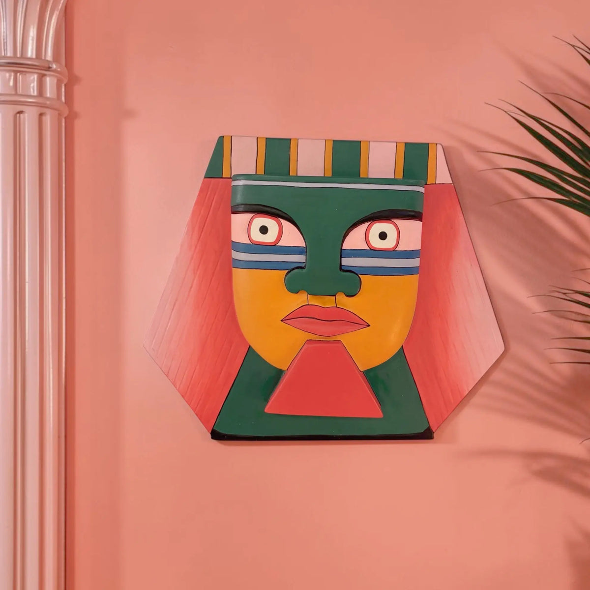 Masque mural tribal vintage en bois sculpté et coloré, décor aztèque, années 80