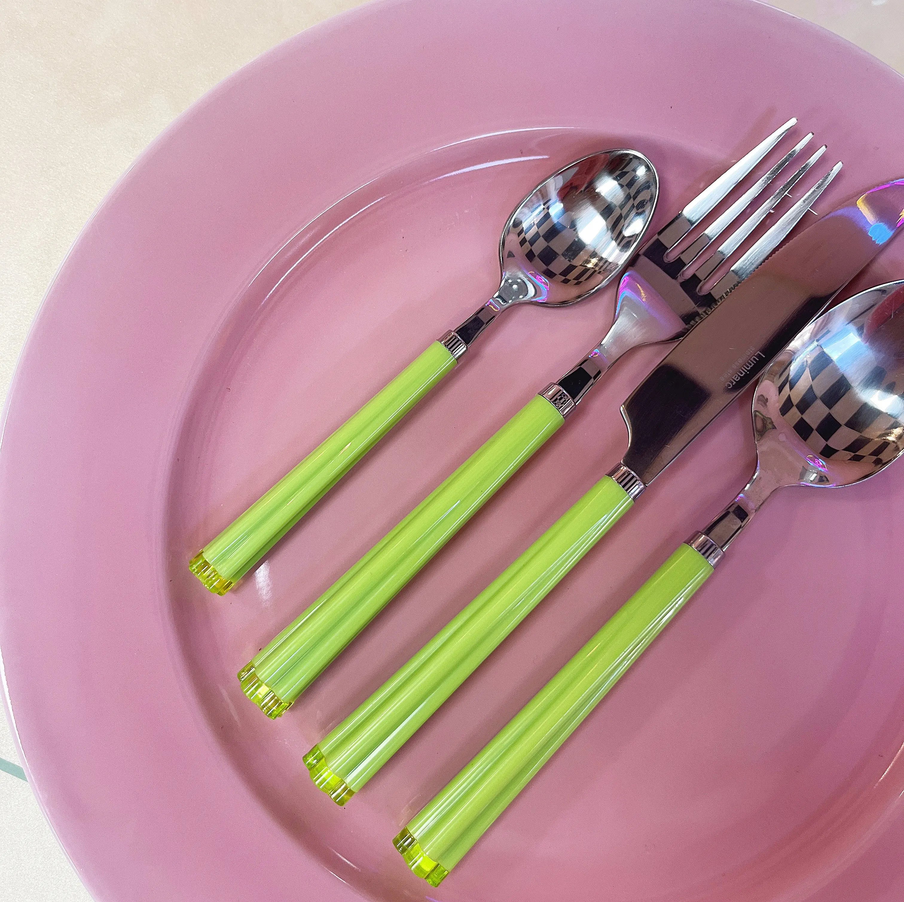 Ménagère Luminarc 24 couverts vintage vert amande, vue d’ensemble, Club Barbara
