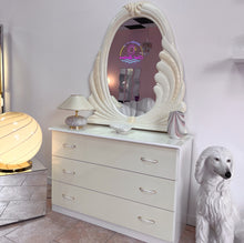 Charger l&#39;image dans la galerie, Commode et miroir coquillage laqués ivoire, années 80
