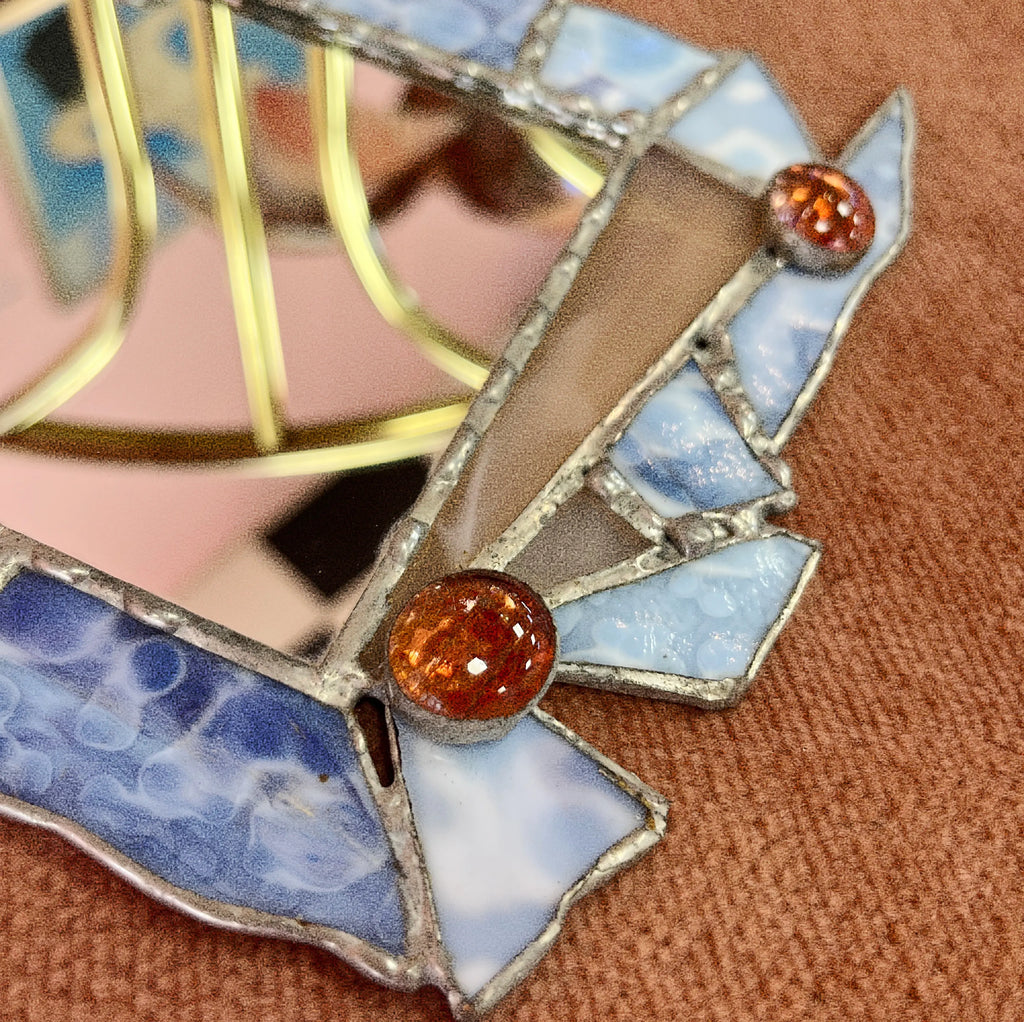 Détails miroir post moderne bleu rose Club Barbara
